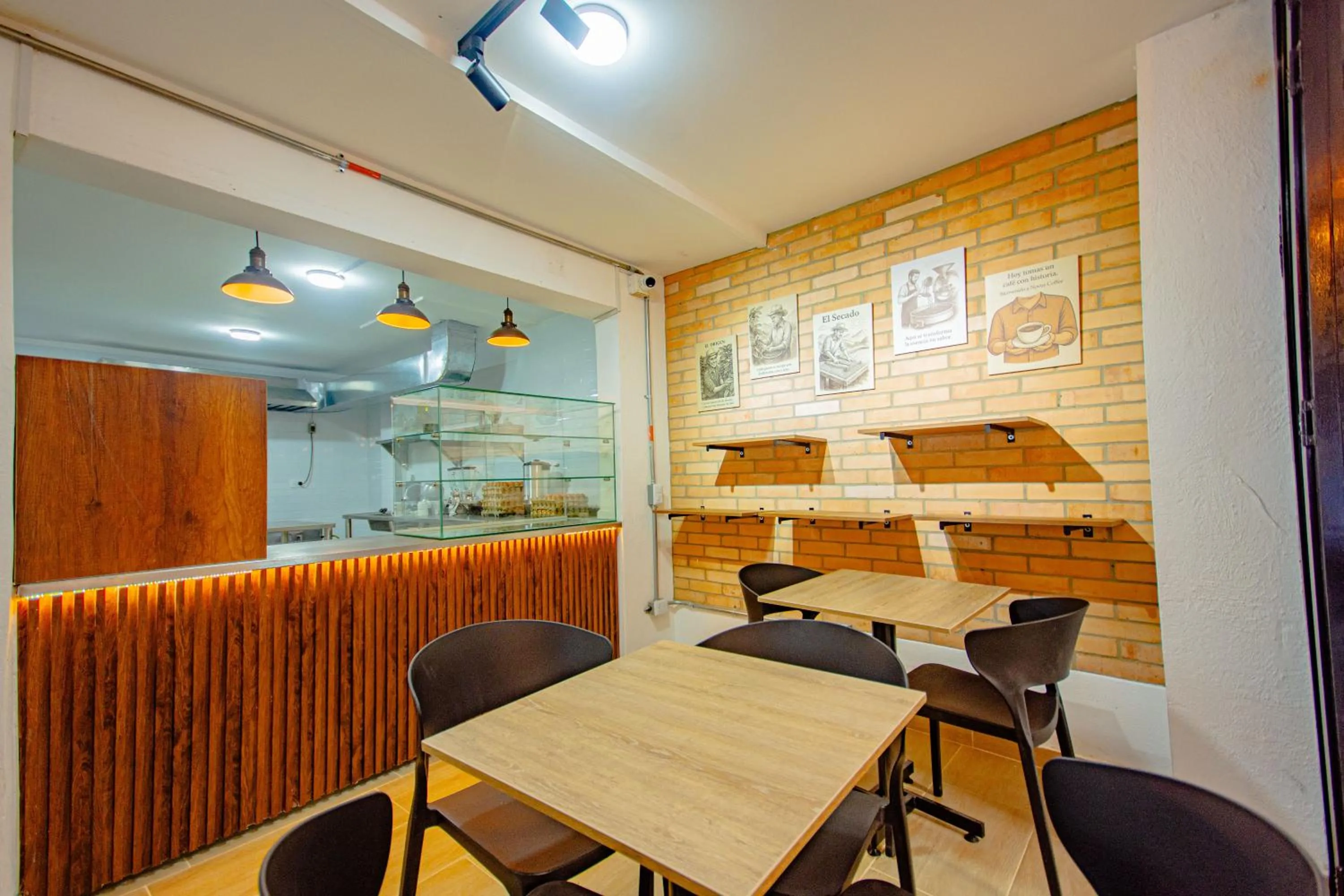 Restaurant/places to eat in Novus Laureles