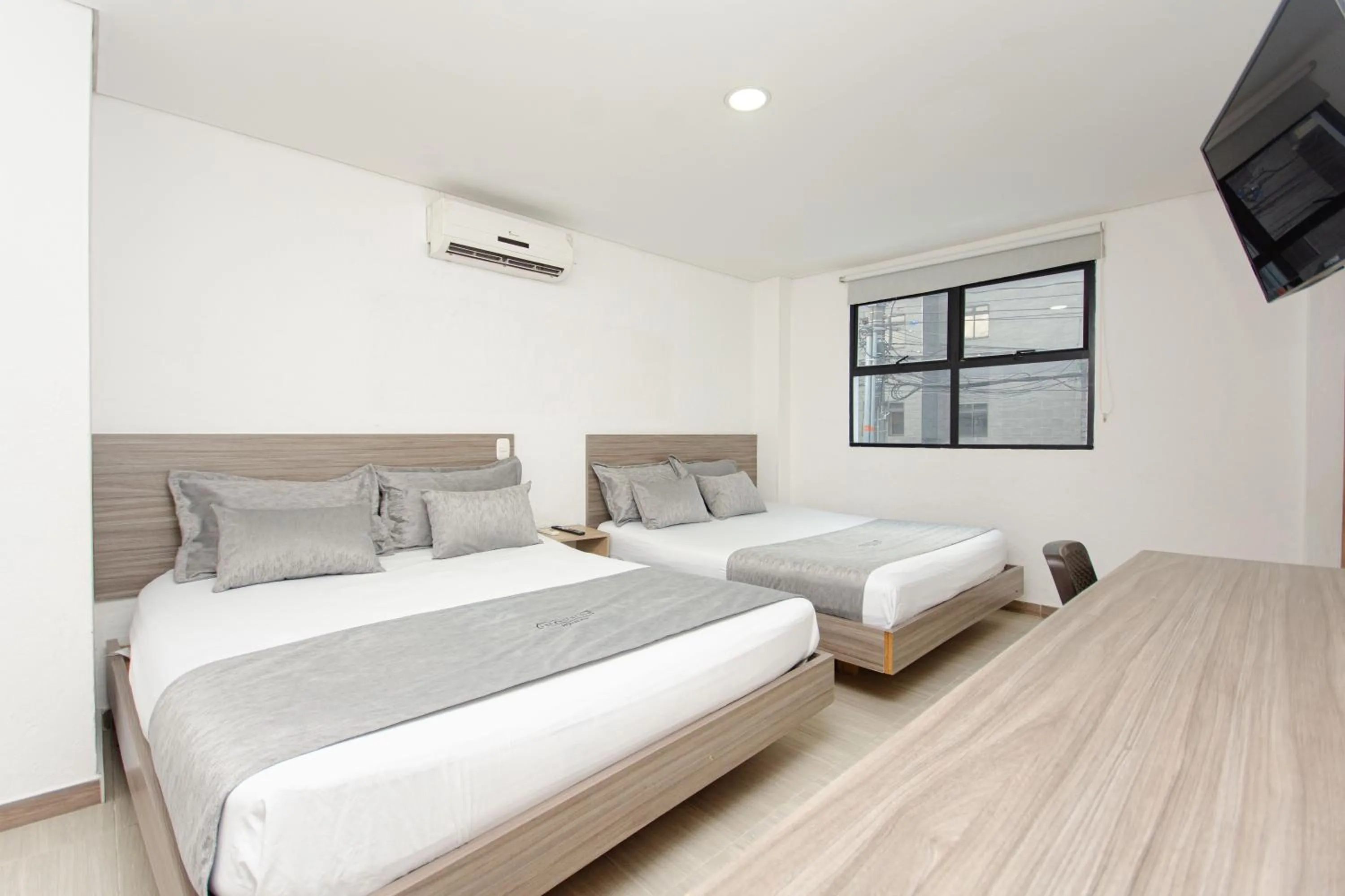 Bedroom, Bed in Novus Laureles