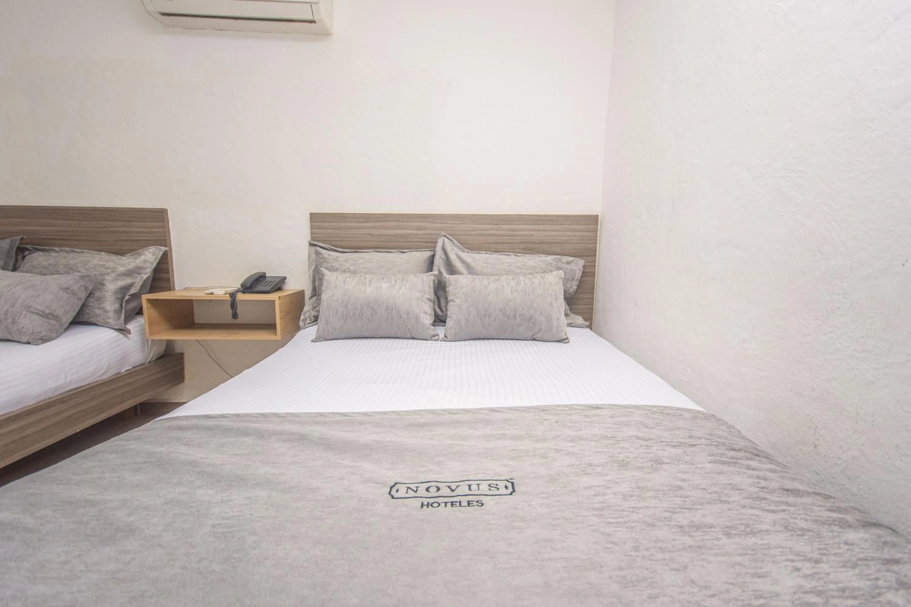 Bedroom, Bed in Novus Laureles