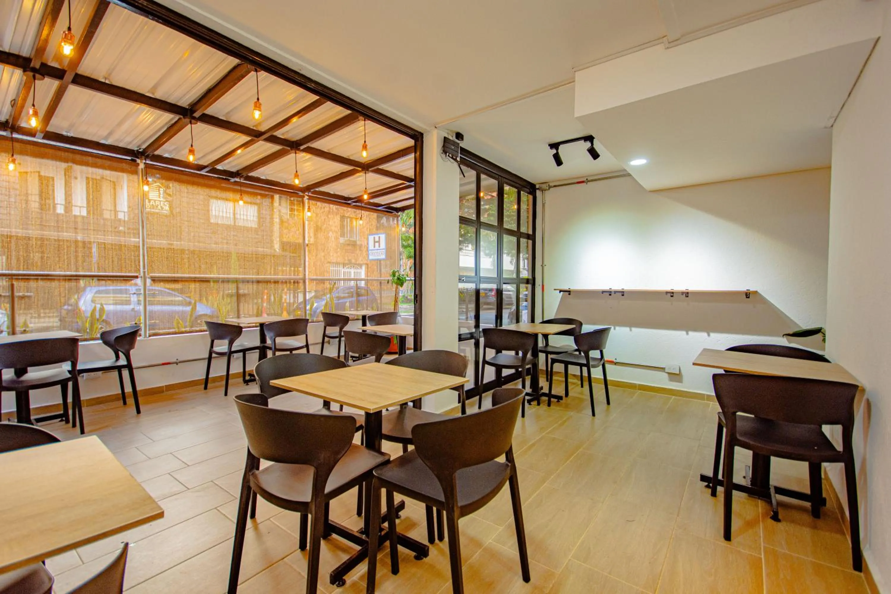 Restaurant/places to eat in Novus Laureles