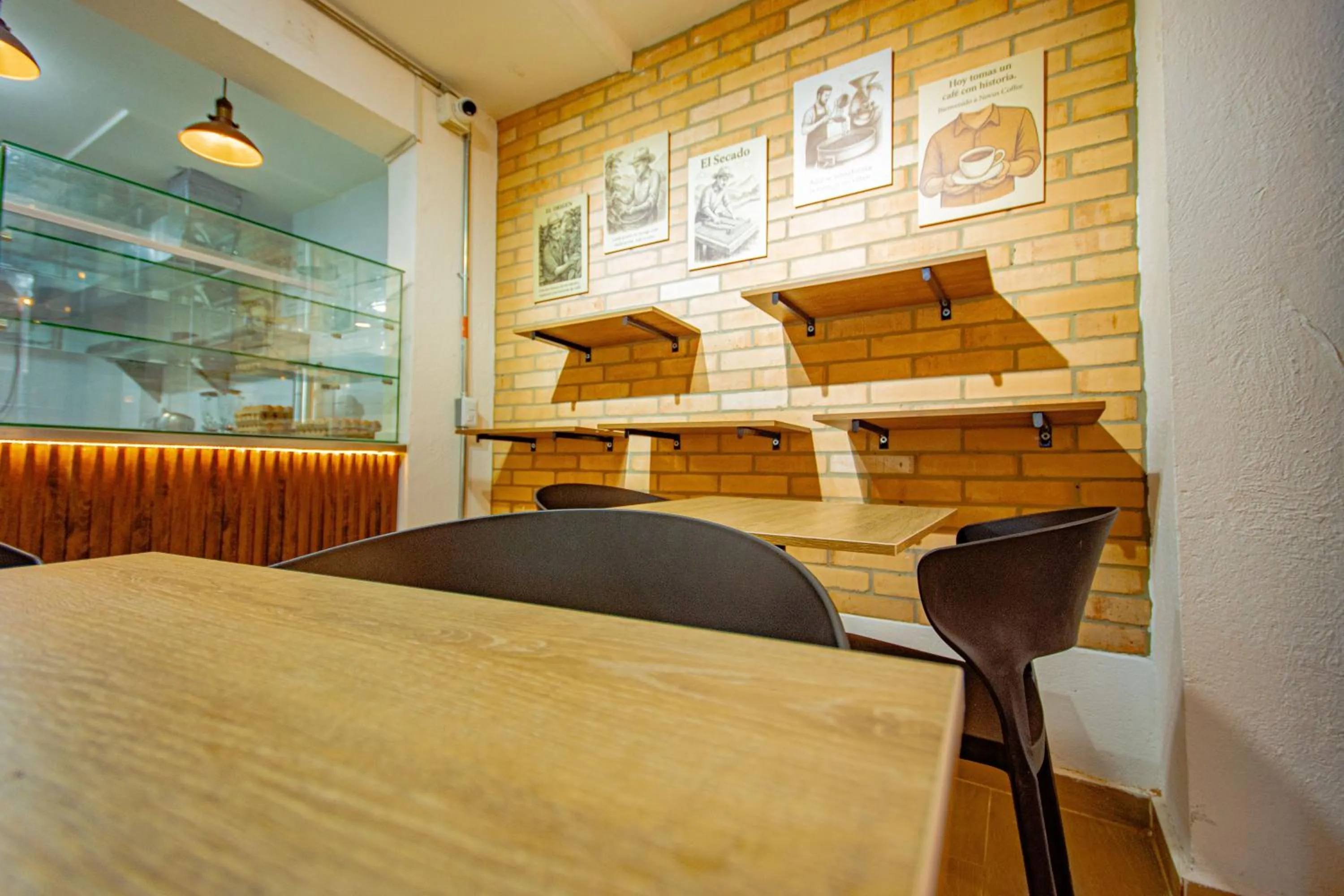 Restaurant/places to eat in Novus Laureles