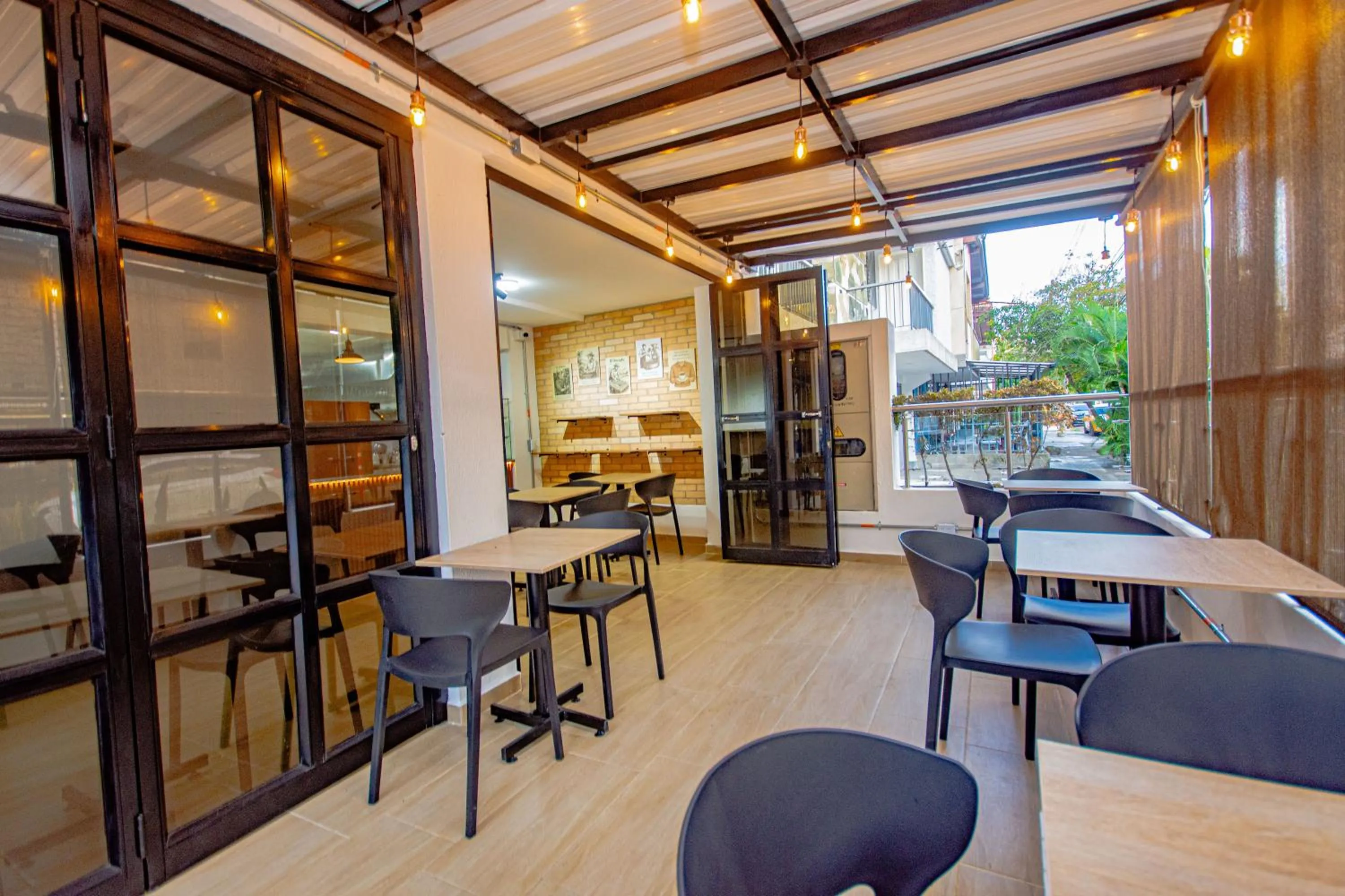 Restaurant/places to eat in Novus Laureles