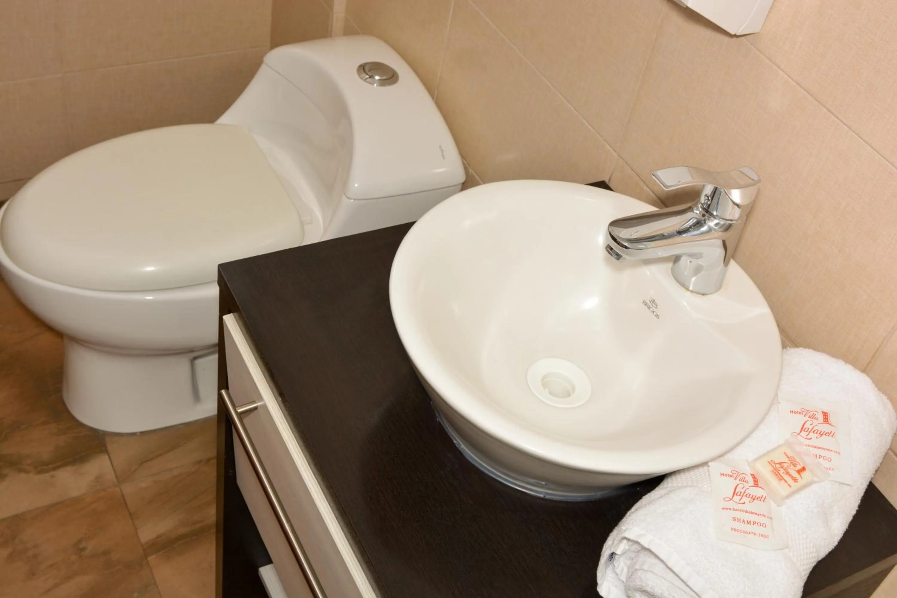 Toilet in Hotel Villa Lafayette