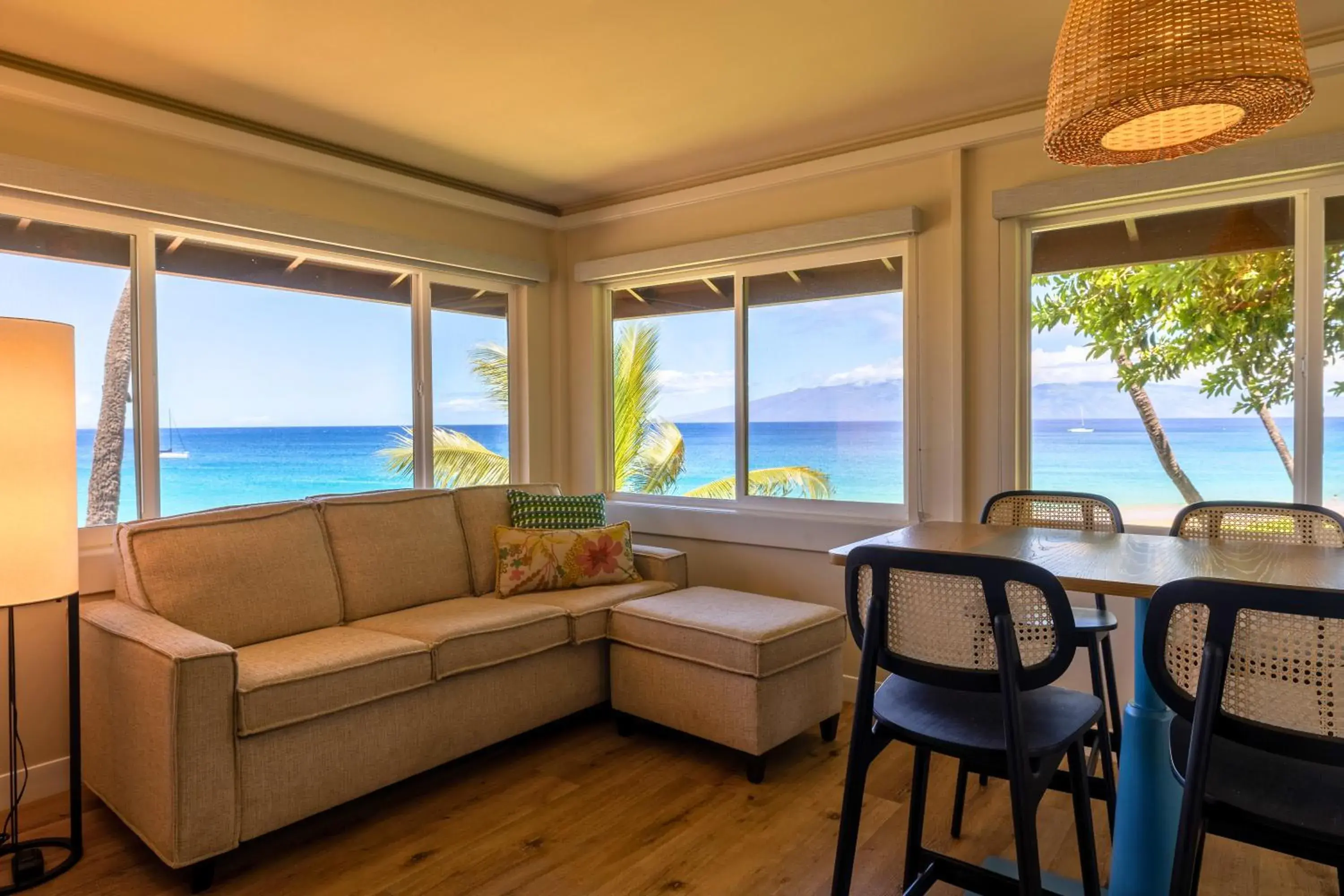 Junior Suite with Ocean View in Royal Lahaina Bungalows & Spa Junior Suite with Ocean View in Royal Lahaina Bungalows & Spa