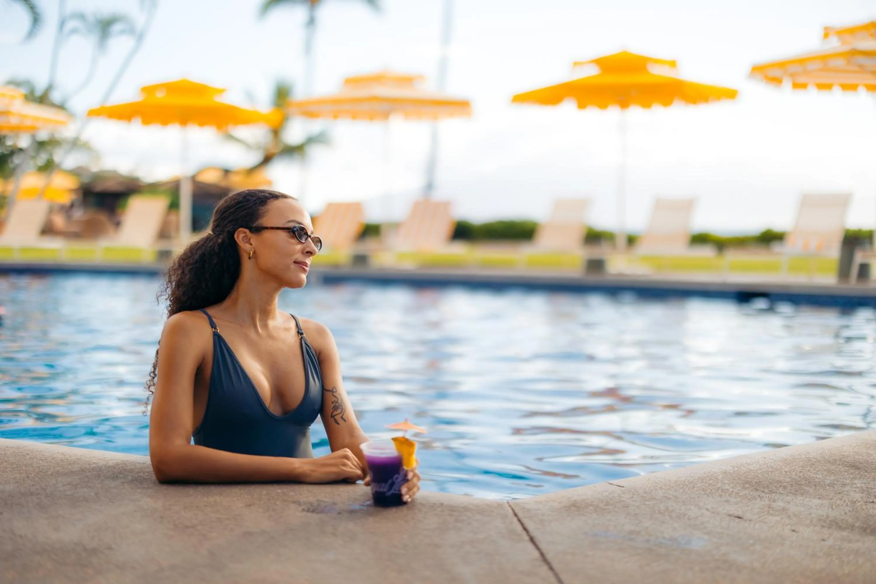 Lounge or bar in Royal Lahaina Bungalows & Spa