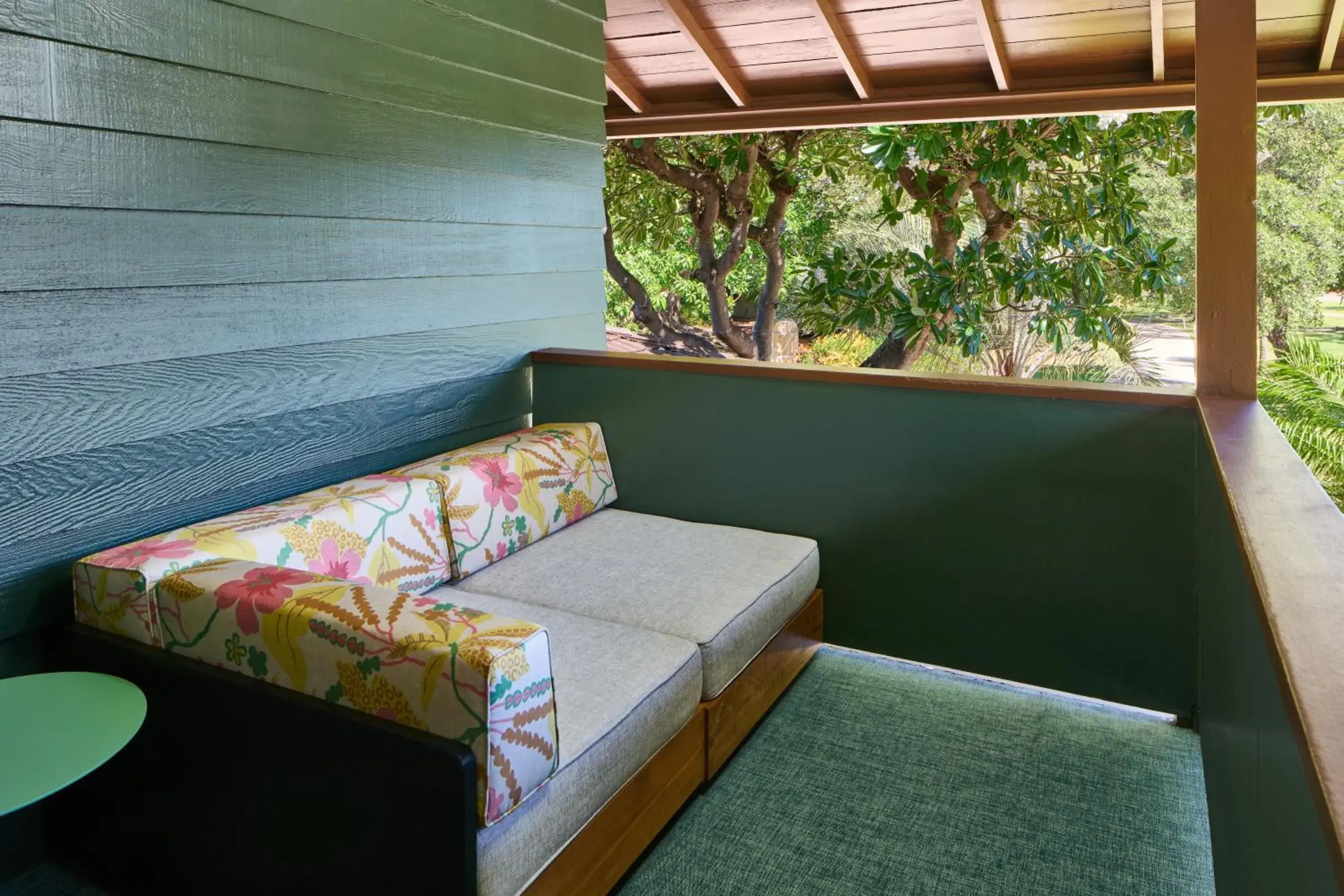 Junior Suite with Garden View in Royal Lahaina Bungalows & Spa Junior Suite with Garden View in Royal Lahaina Bungalows & Spa