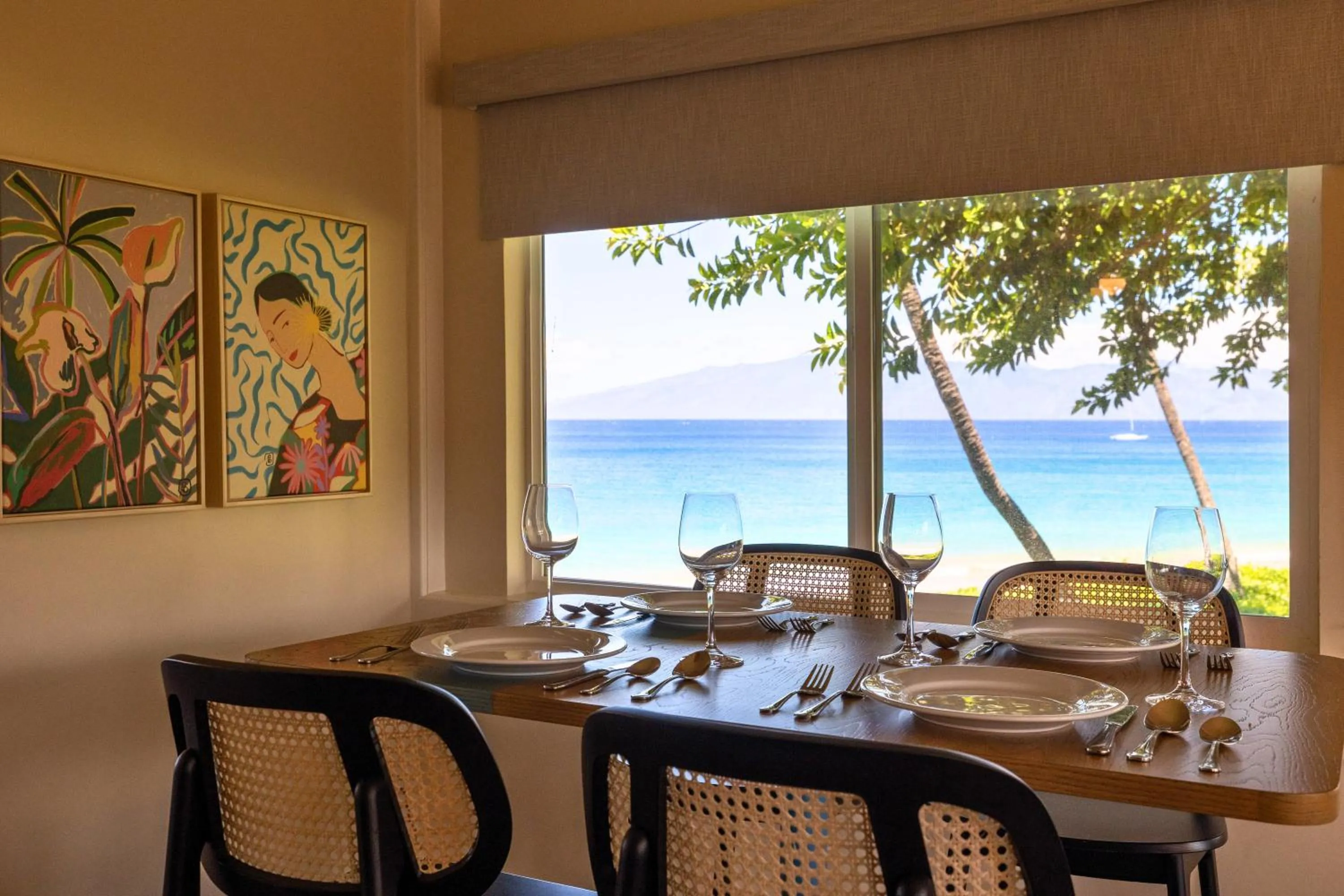 Dining area in Royal Lahaina Bungalows & Spa