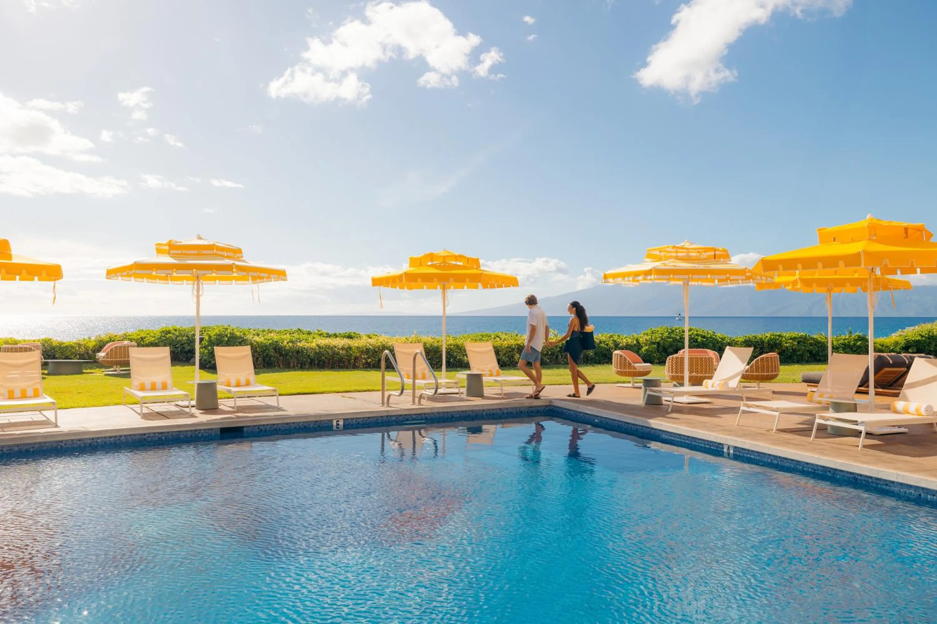 Swimming pool in Royal Lahaina Bungalows & Spa