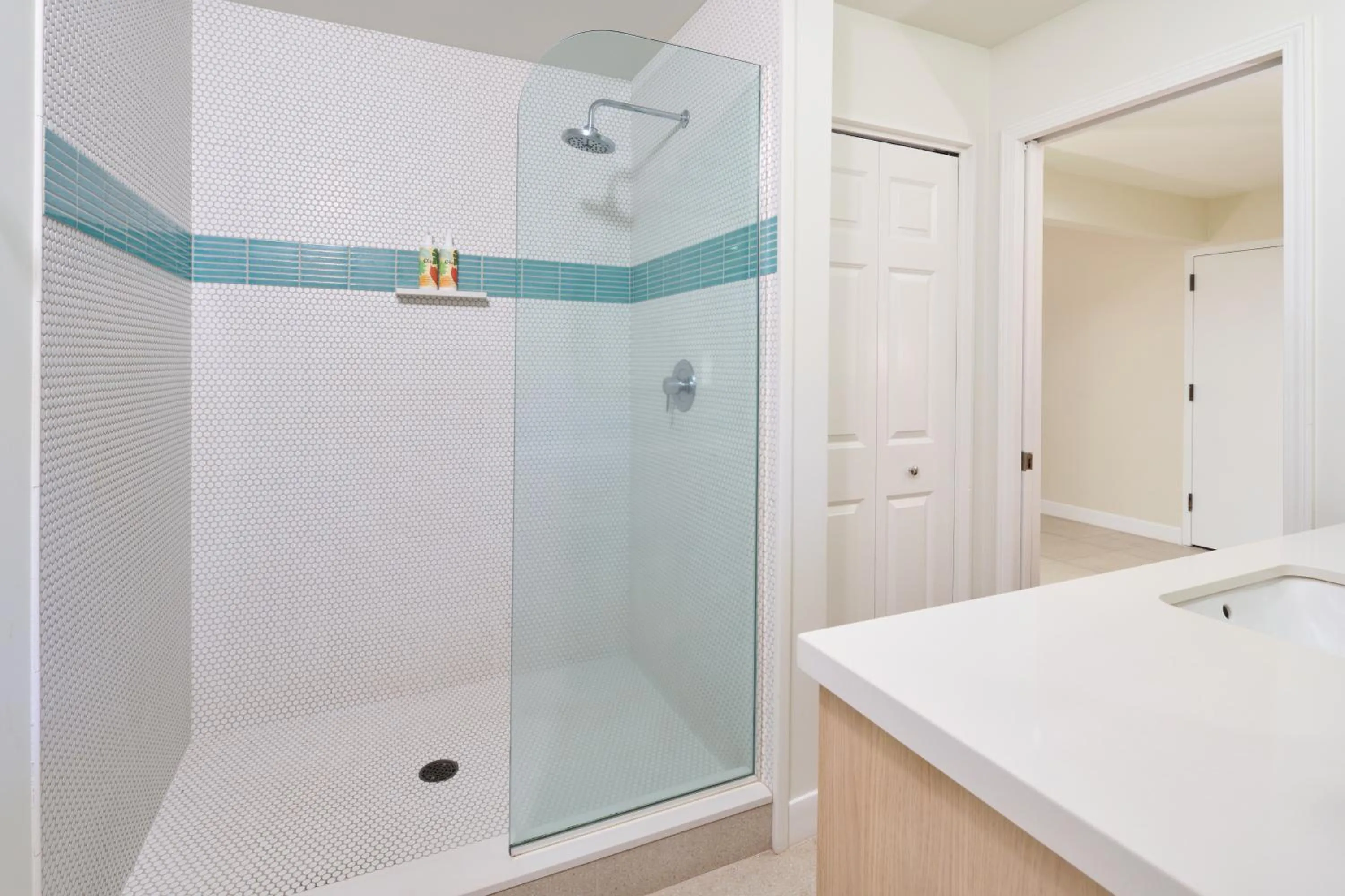 Shower in Royal Lahaina Bungalows & Spa