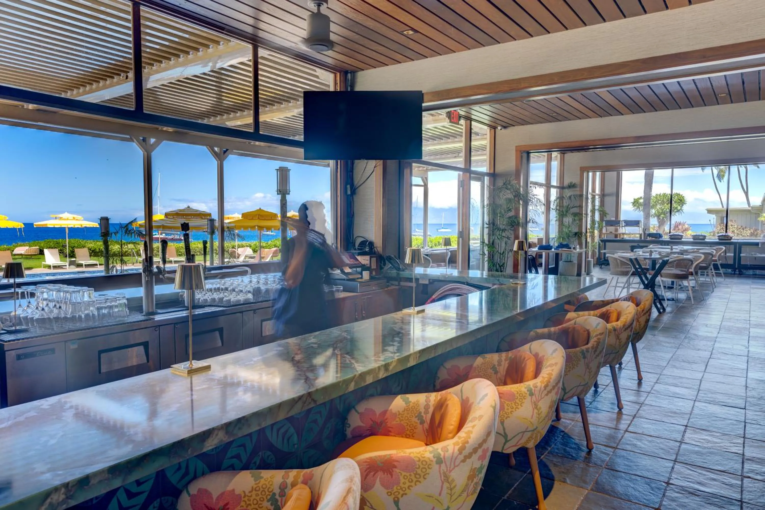 Lounge or bar in Royal Lahaina Bungalows & Spa