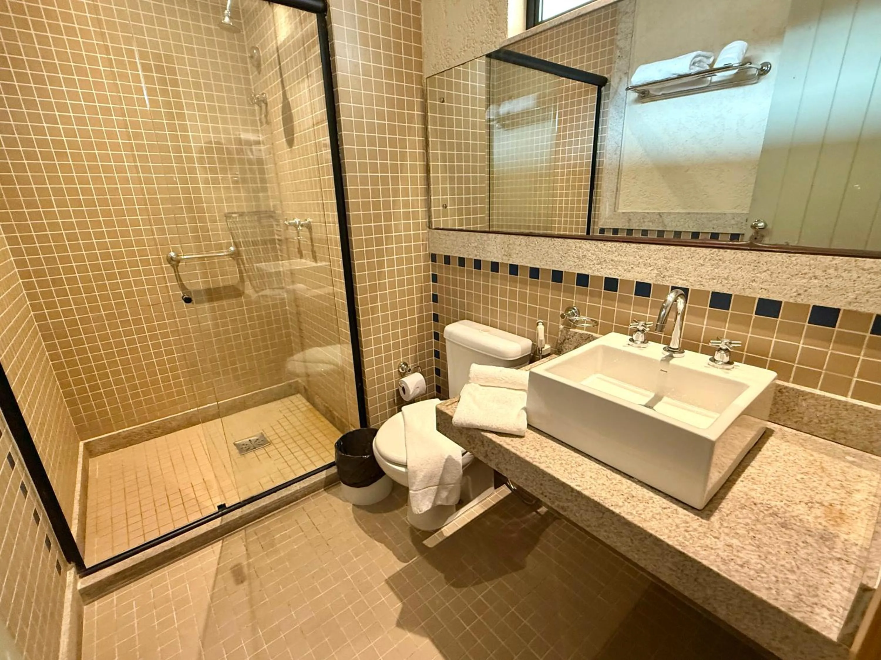 Shower in Atrium Hotel Quinta De Pedras