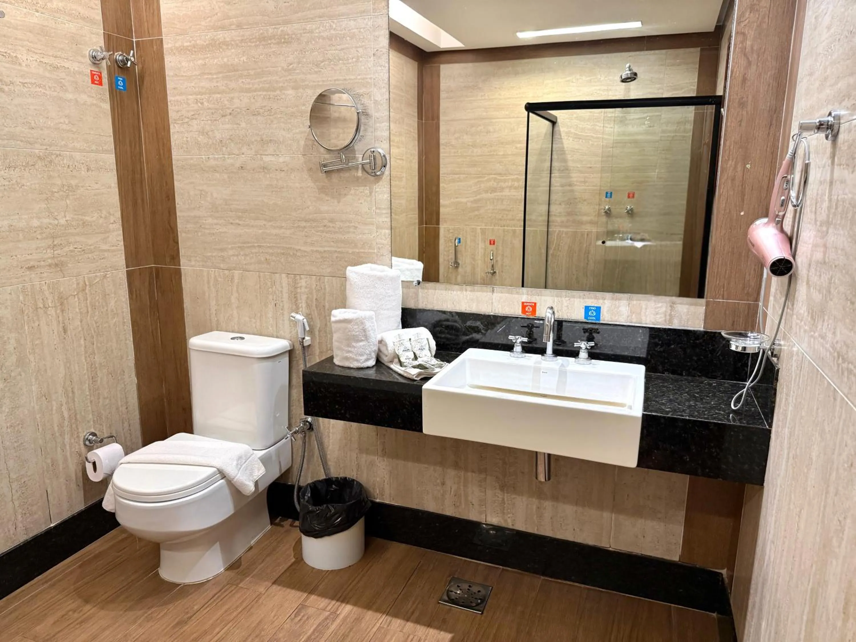 Shower in Atrium Hotel Quinta De Pedras