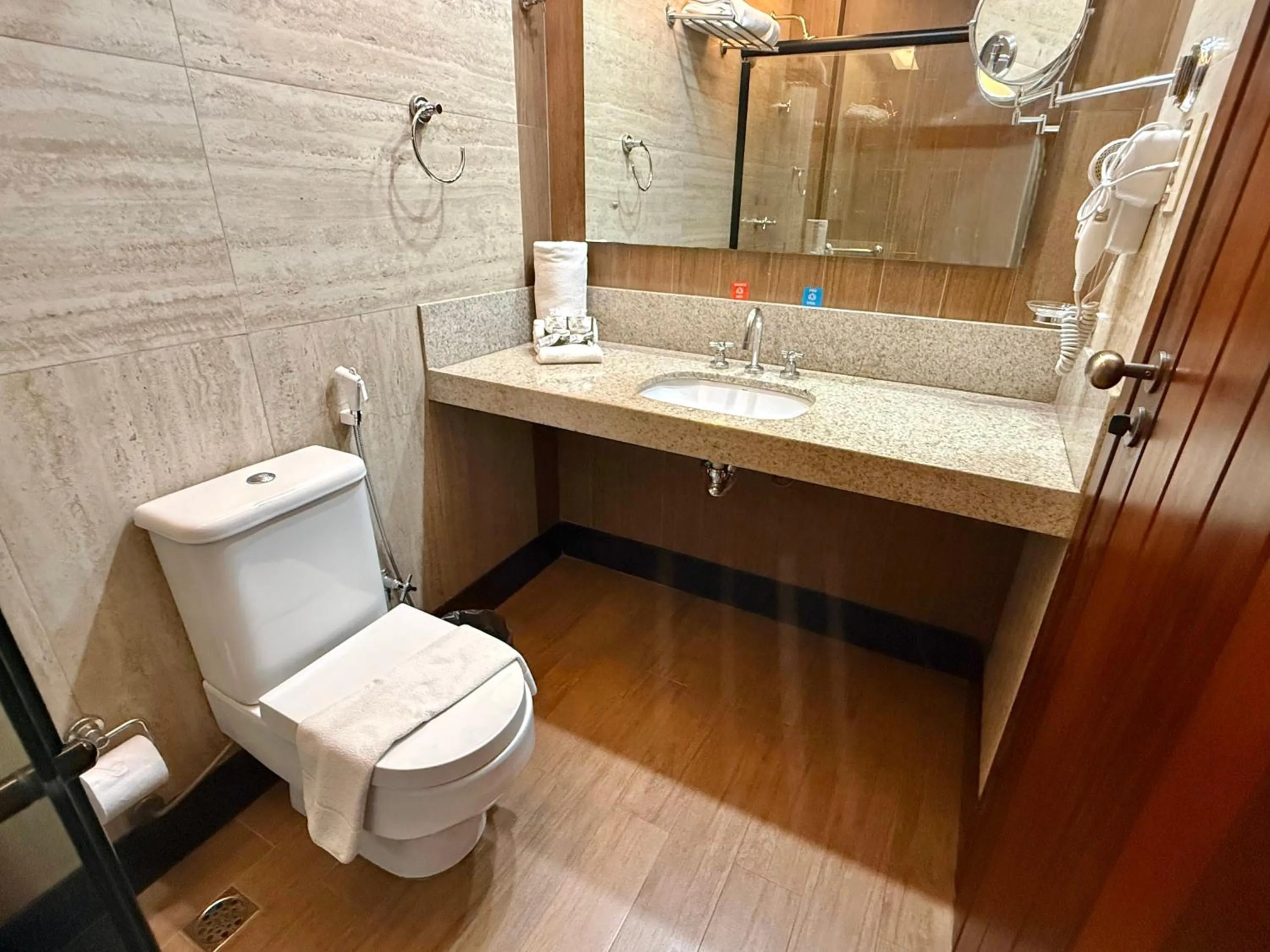 Shower in Atrium Hotel Quinta De Pedras