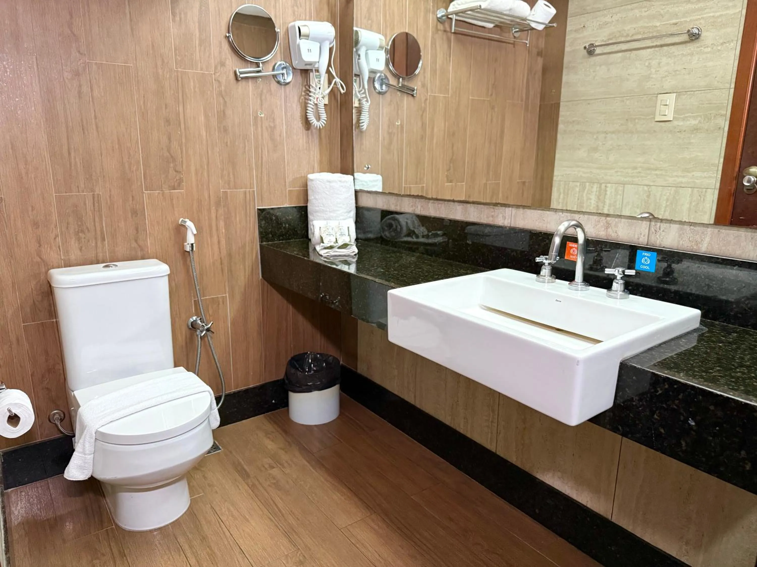 Bathroom in Atrium Hotel Quinta De Pedras