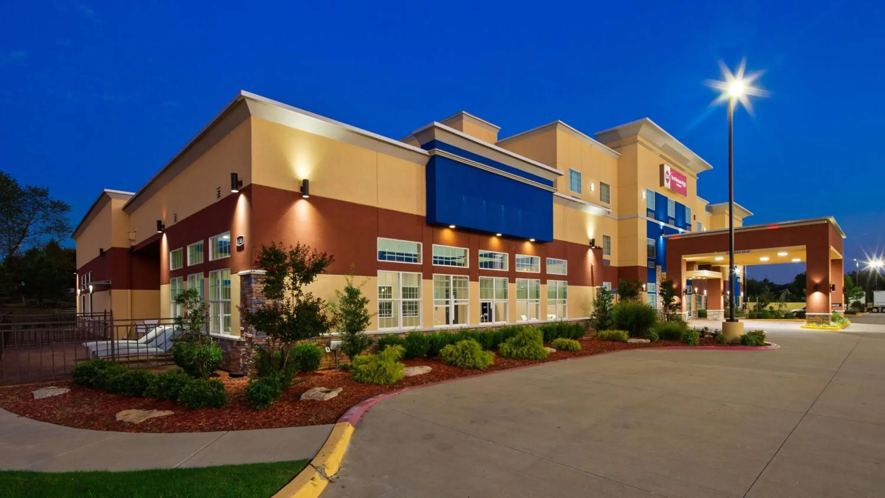 Property building in Best Western PLUS Inn of Muskogee Property building in Best Western PLUS Inn of Muskogee