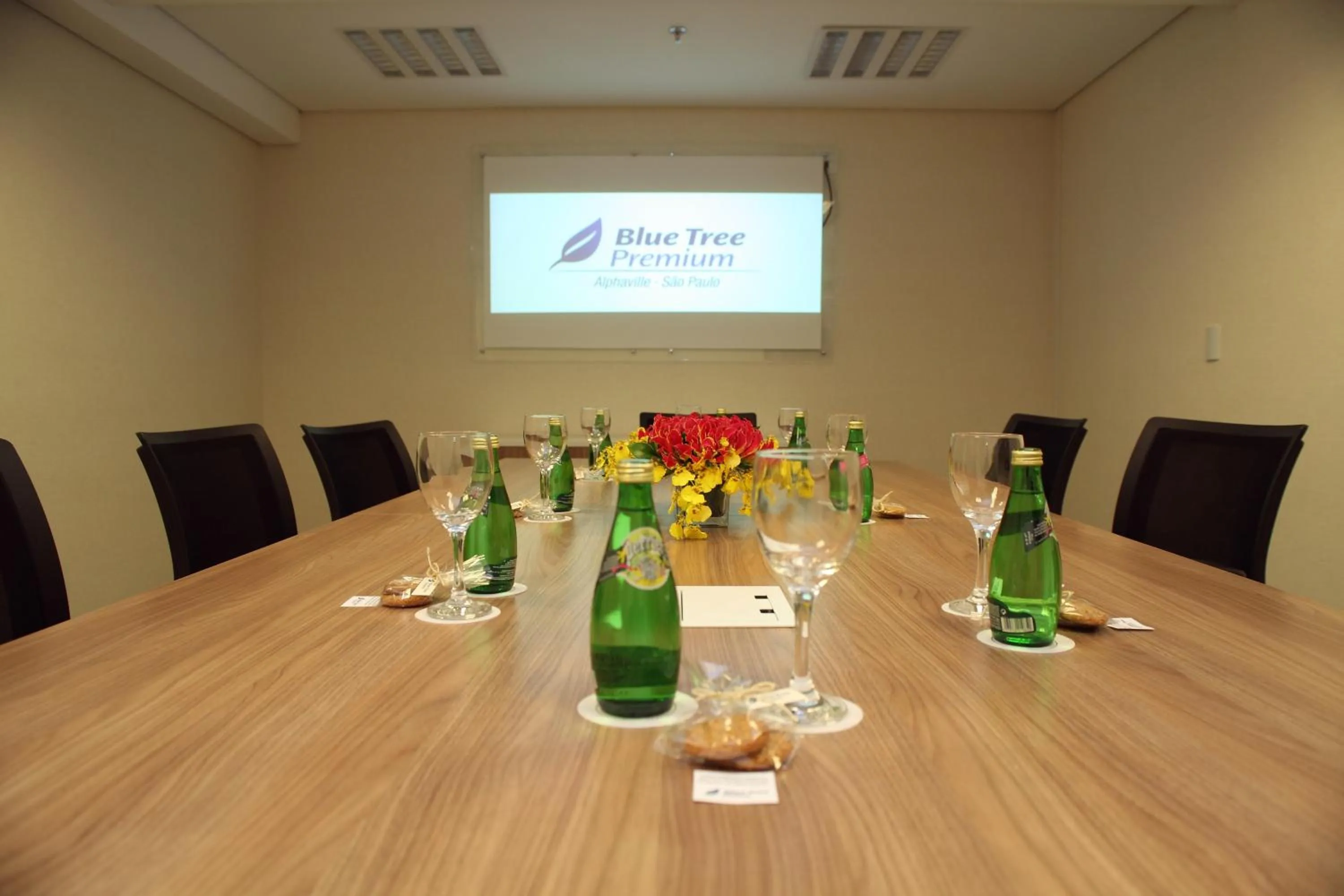 Meeting/conference room in Blue Tree Premium Alphaville