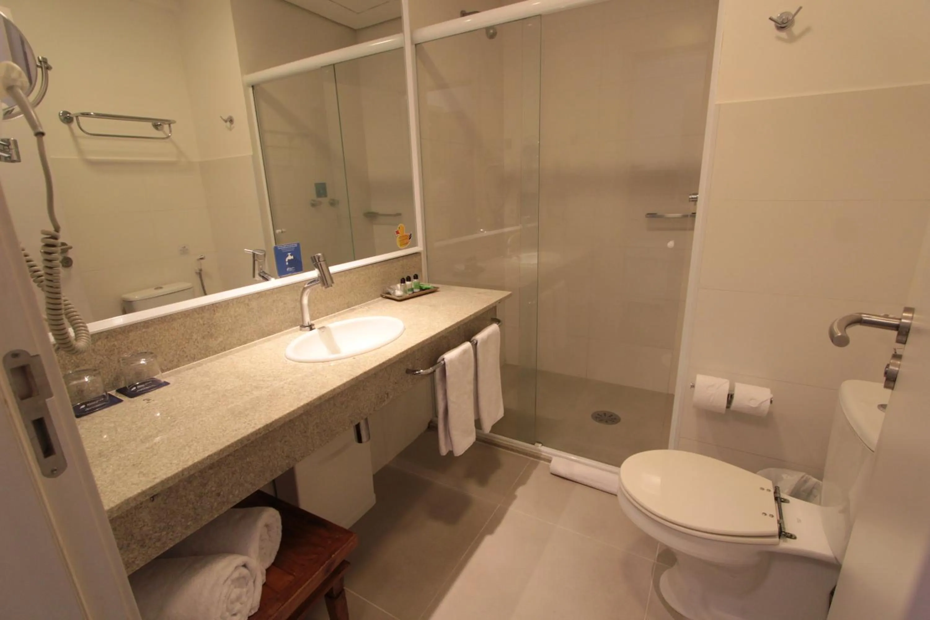 Shower in Blue Tree Premium Alphaville