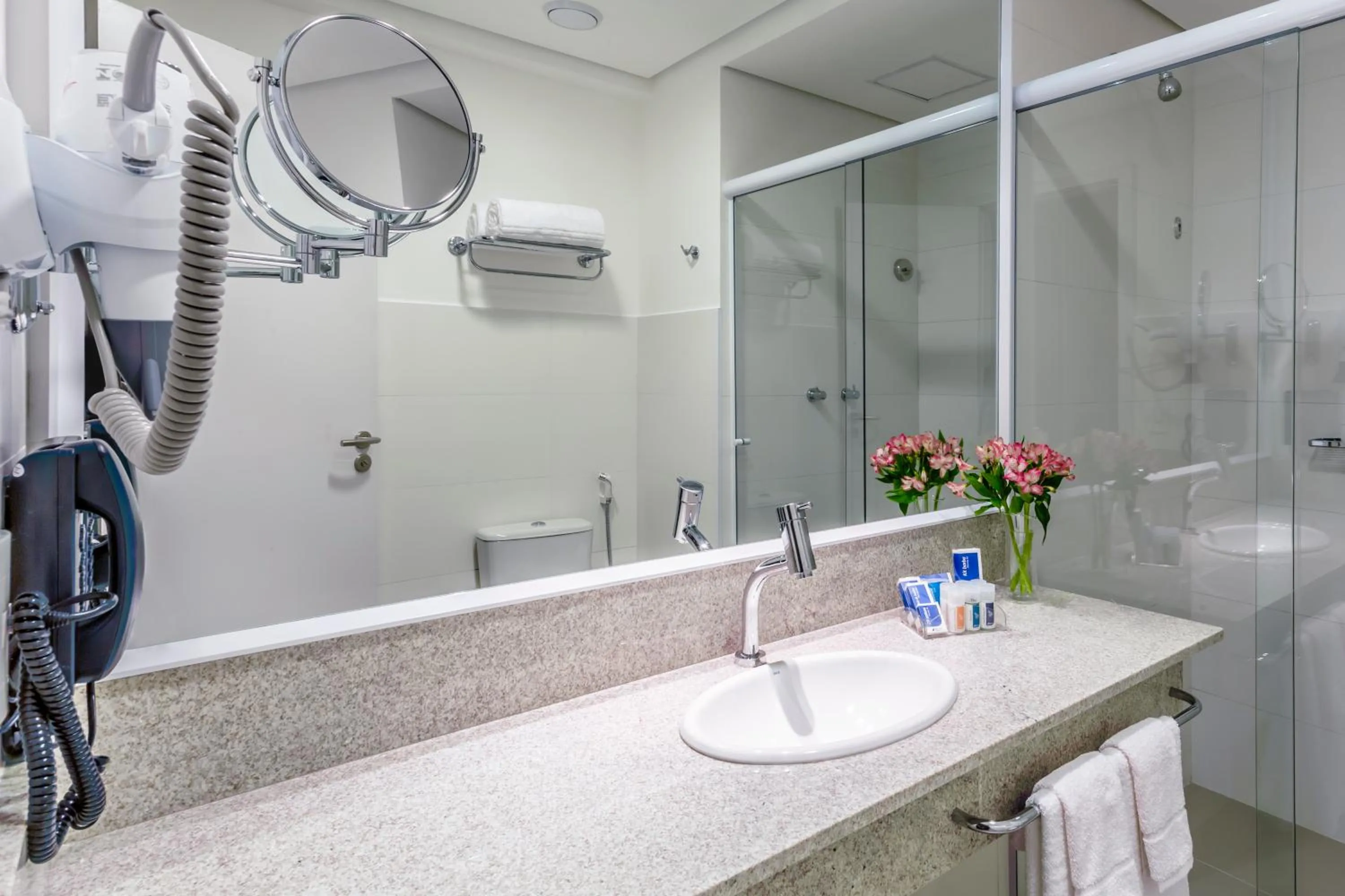 Shower in Blue Tree Premium Alphaville