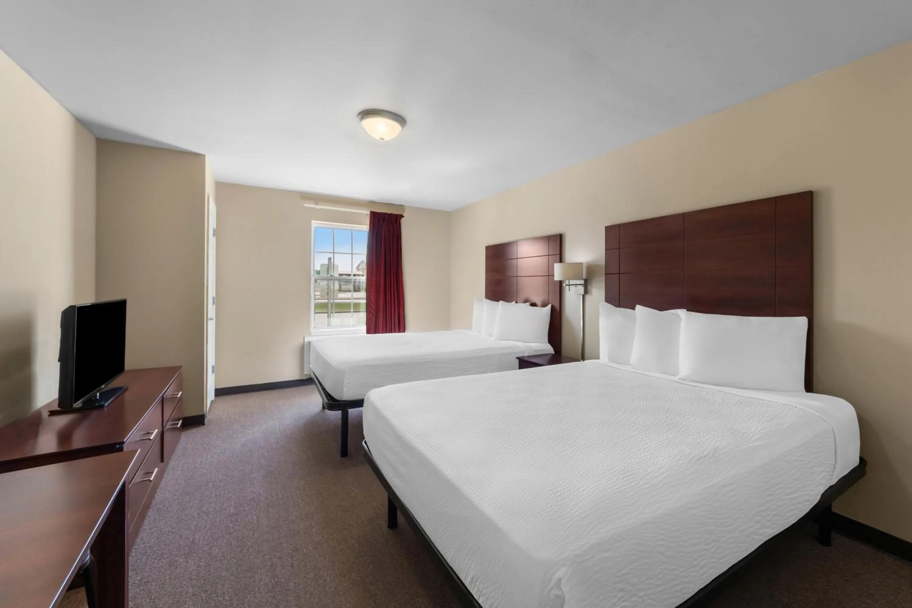 Bedroom, Bed in Risewell Kitchen Suites Pleasanton