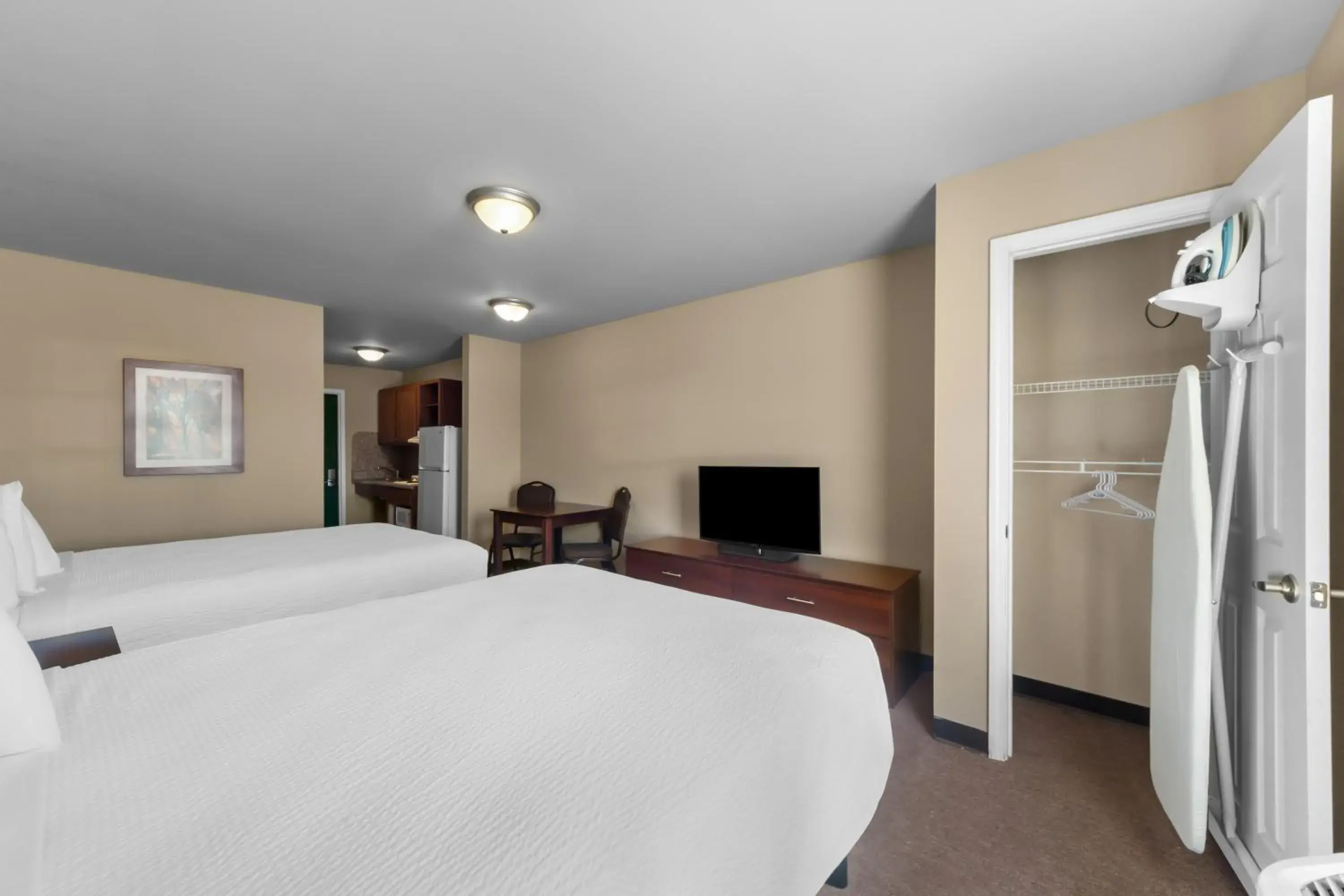 Standard Double Room in Risewell Kitchen Suites Pleasanton Standard Double Room in Risewell Kitchen Suites Pleasanton