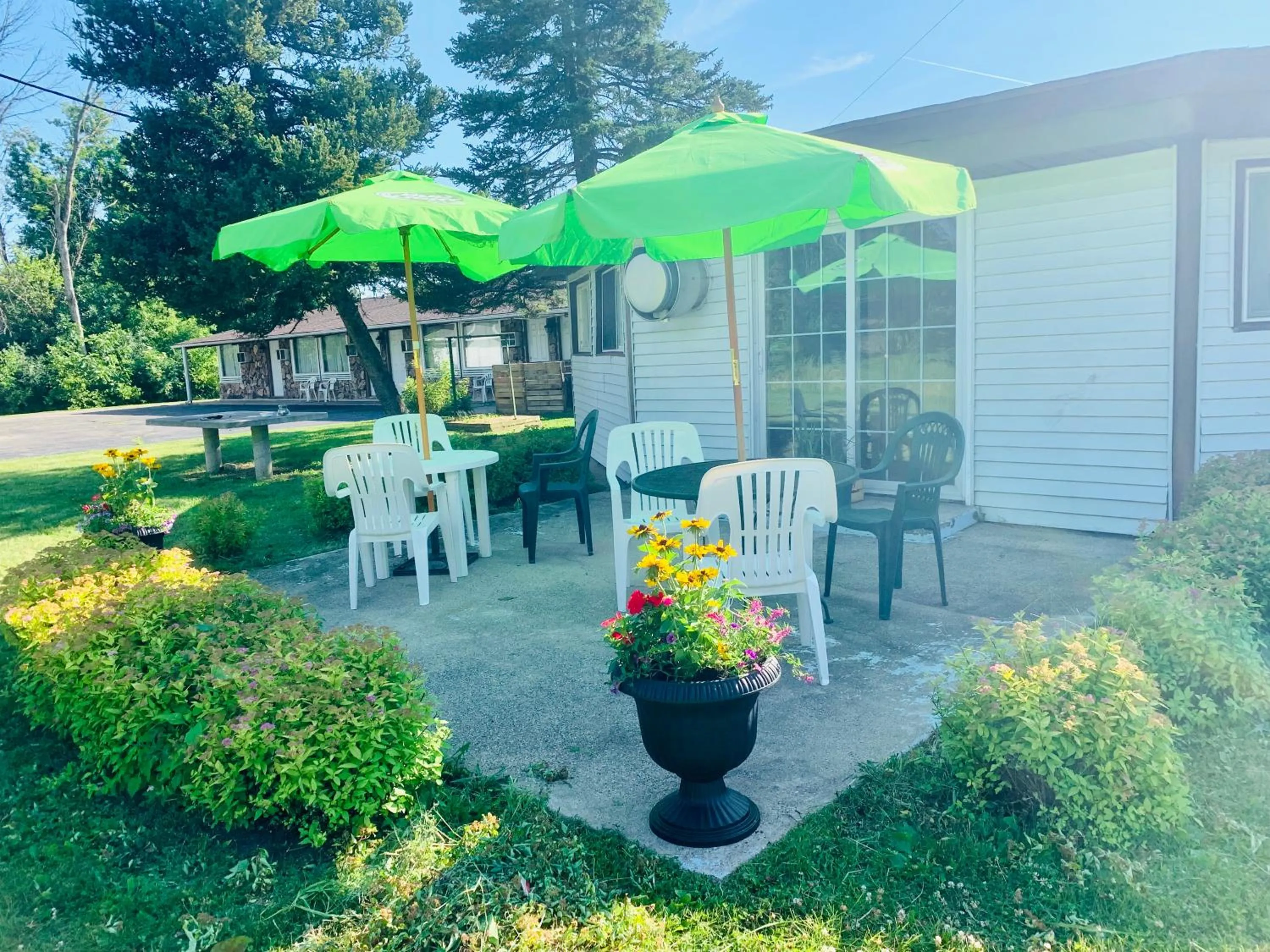 Patio in The Crossroads Motel