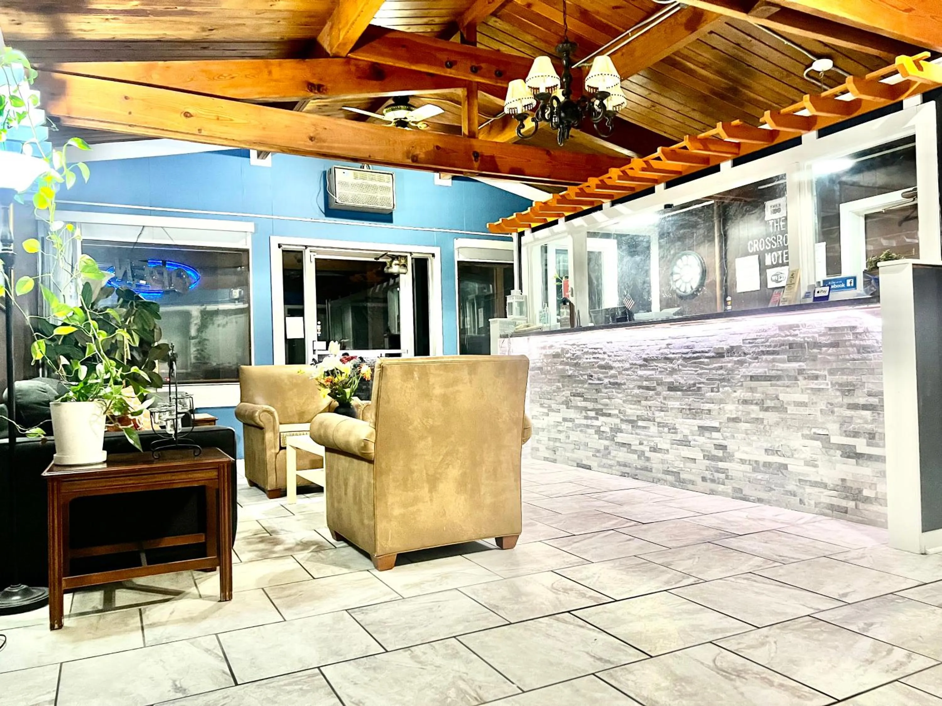 Lobby or reception in The Crossroads Motel