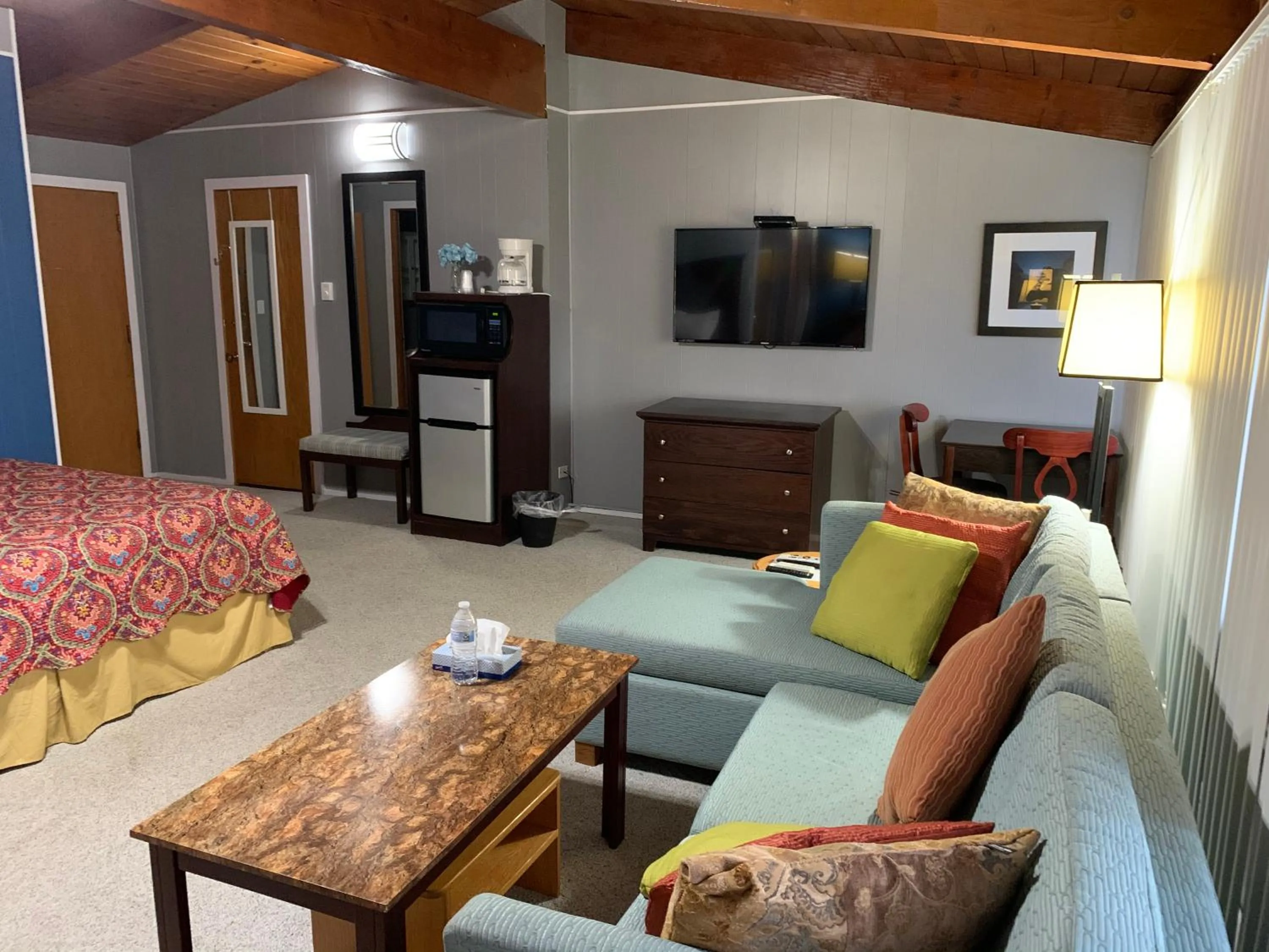 Bed in The Crossroads Motel