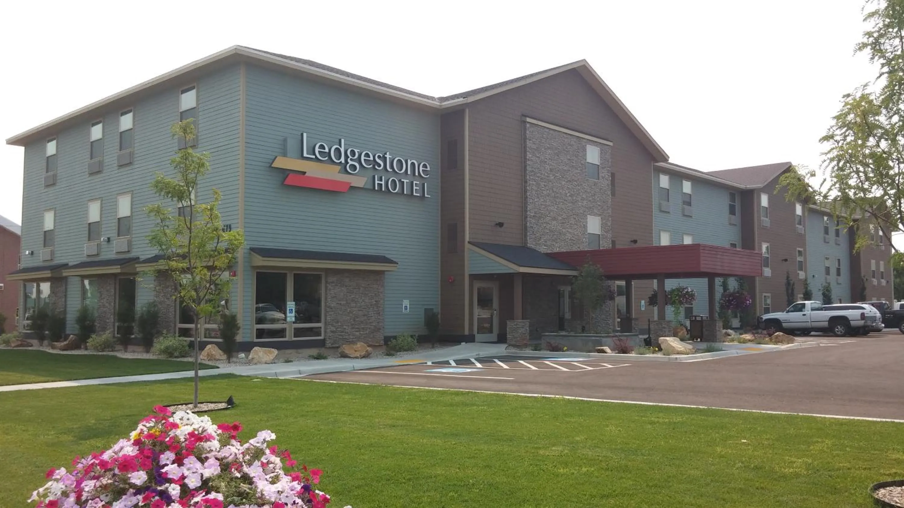 Facade/entrance in Ledgestone Suites Hotel Vernal
