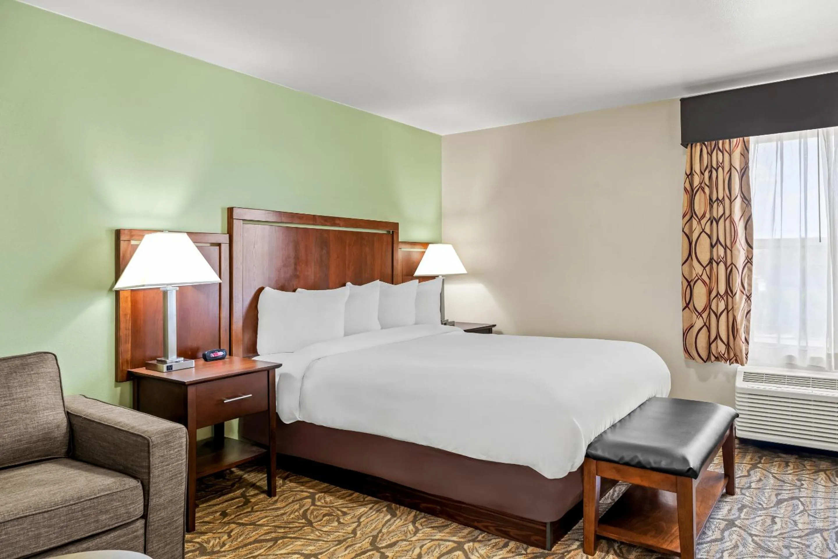 Bedroom, Bed in Ledgestone Suites Hotel Vernal