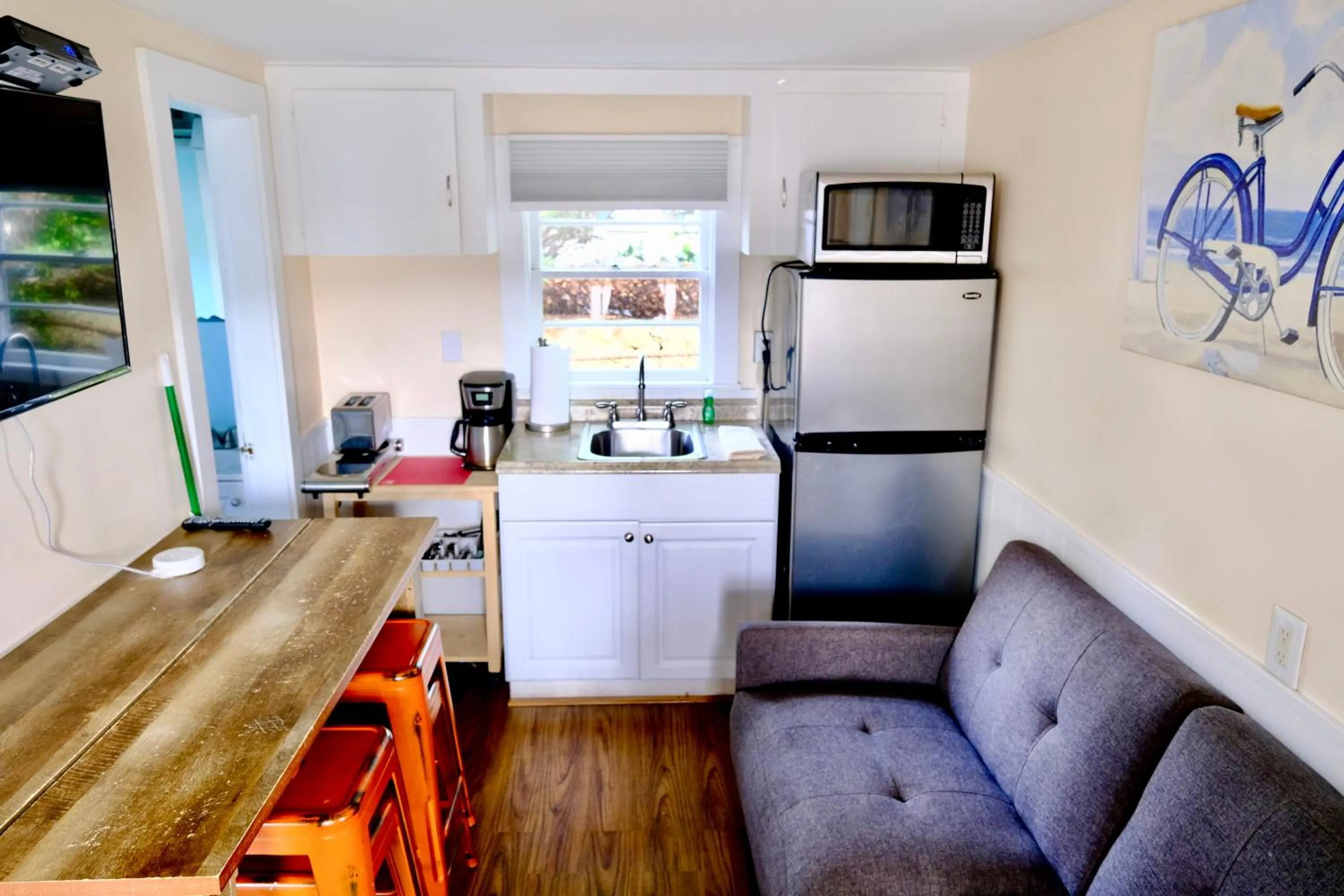 TV and multimedia in The Landings Inn and Cottages at Old Orchard Beach