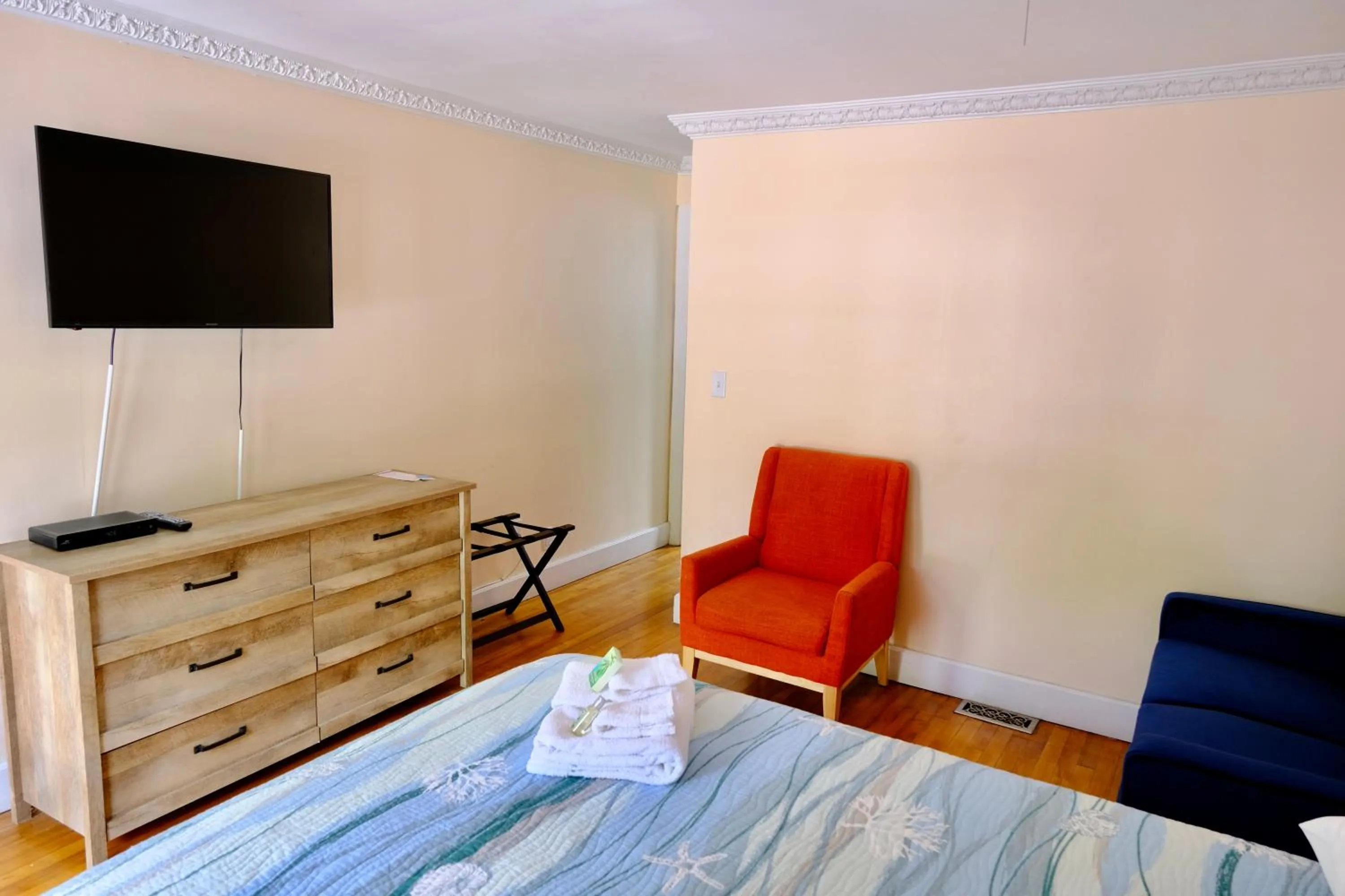 TV and multimedia, Bed in The Landings Inn and Cottages at Old Orchard Beach