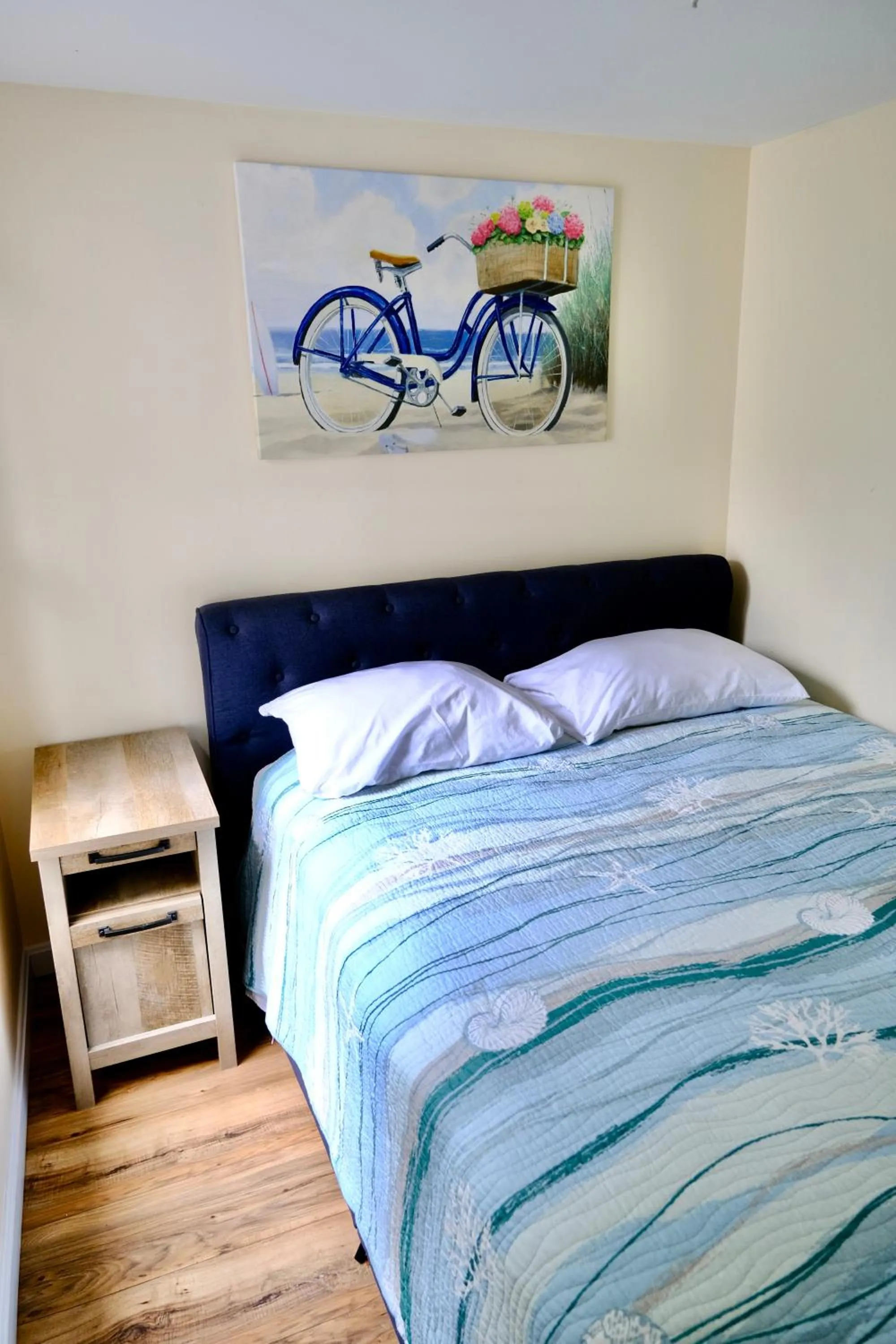 Bed in The Landings Inn and Cottages at Old Orchard Beach