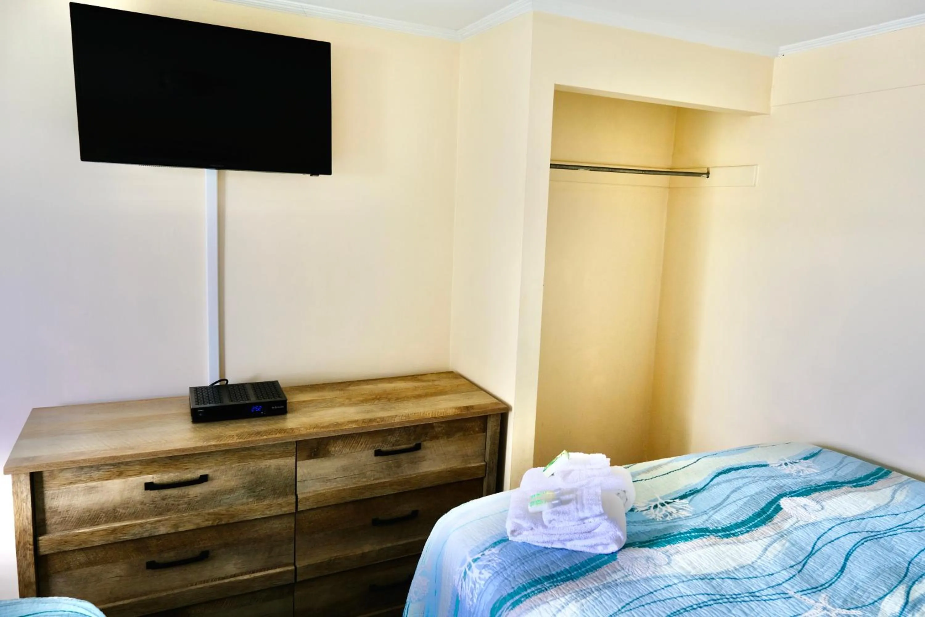 TV and multimedia, Bed in The Landings Inn and Cottages at Old Orchard Beach