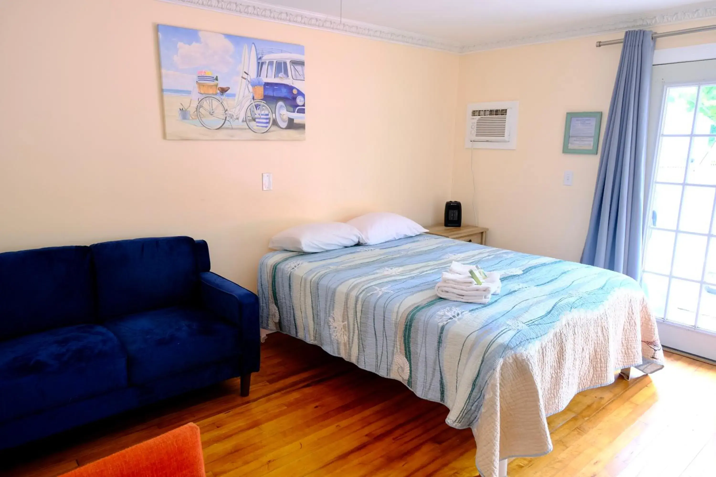 Queen Room in The Landings Inn and Cottages at Old Orchard Beach Queen Room in The Landings Inn and Cottages at Old Orchard Beach