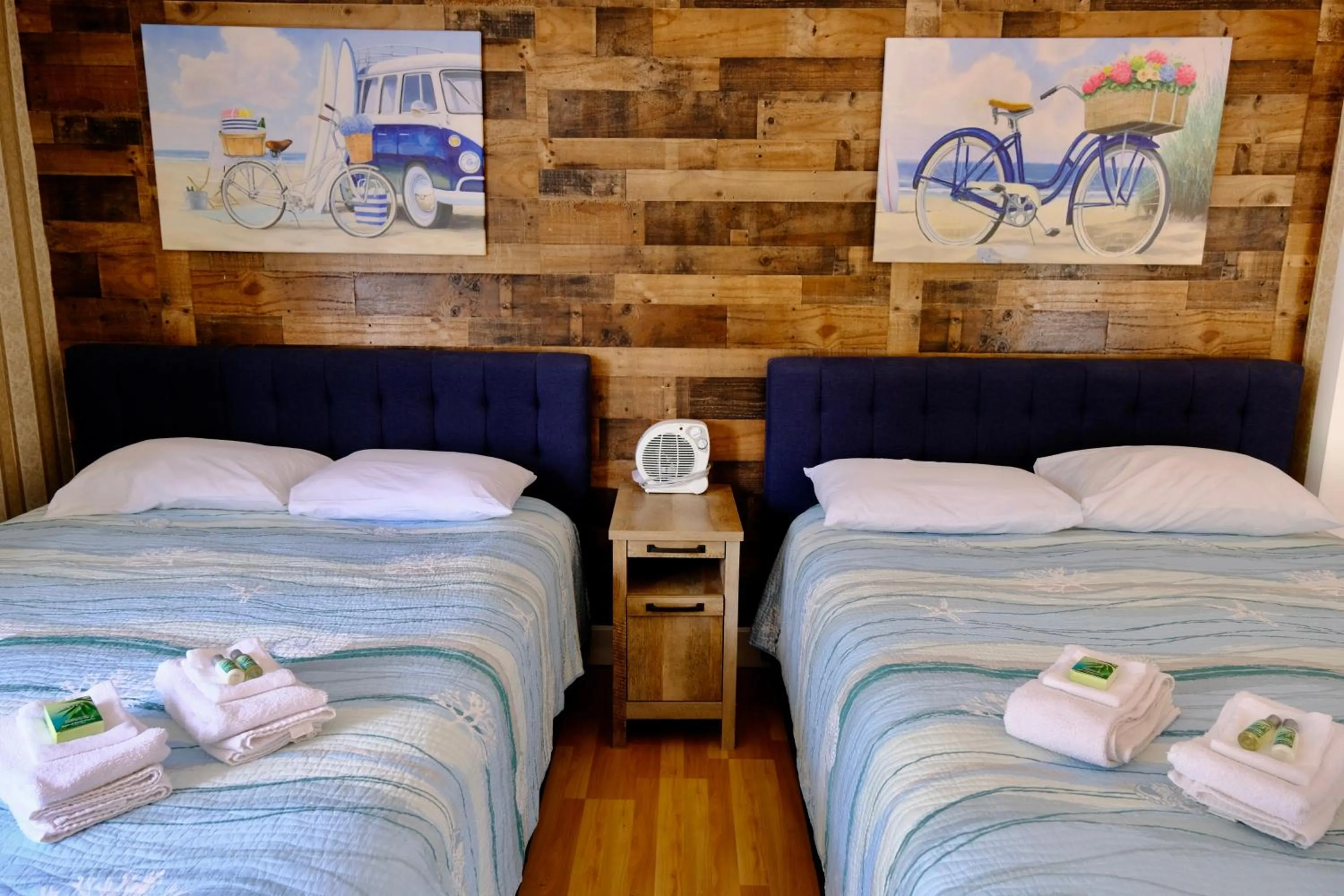 Bed in The Landings Inn and Cottages at Old Orchard Beach