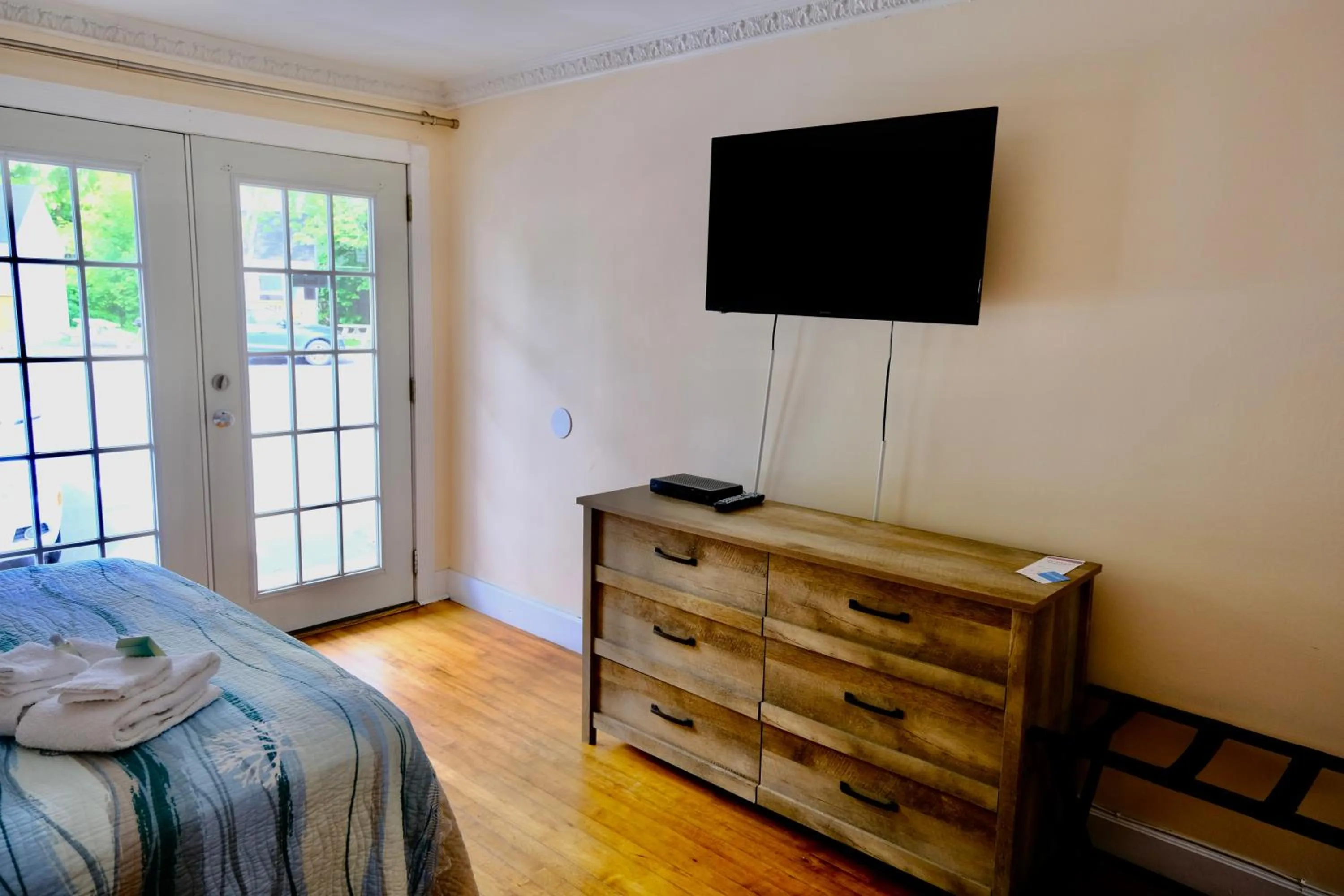 TV and multimedia, Bed in The Landings Inn and Cottages at Old Orchard Beach