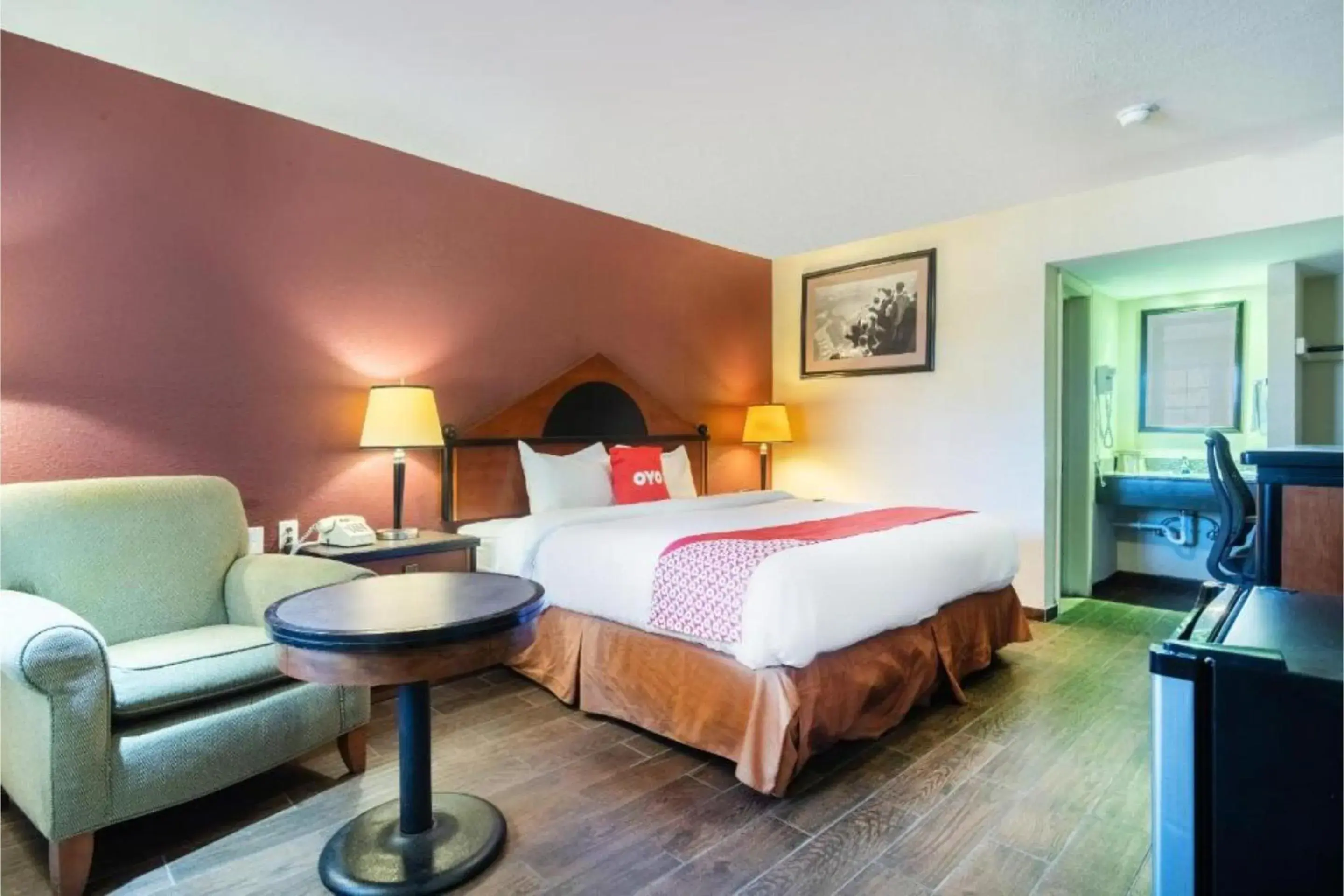 Premium Full Bed with Kitchenette in OYO Hotel Blytheville AR I-55 Premium Full Bed with Kitchenette in OYO Hotel Blytheville AR I-55