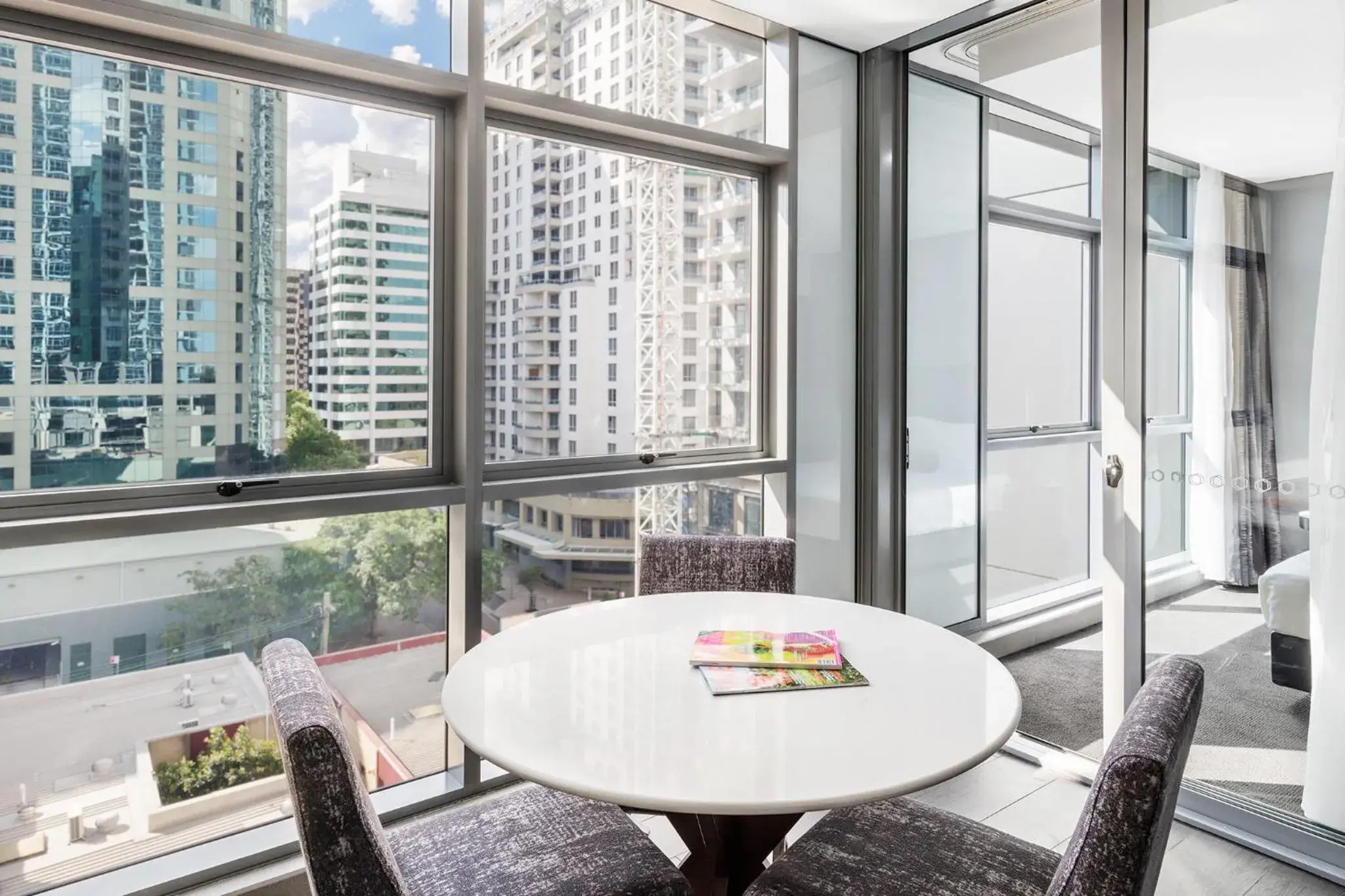 One Bedroom Modern Suite in Meriton Suites Chatswood One Bedroom Modern Suite in Meriton Suites Chatswood