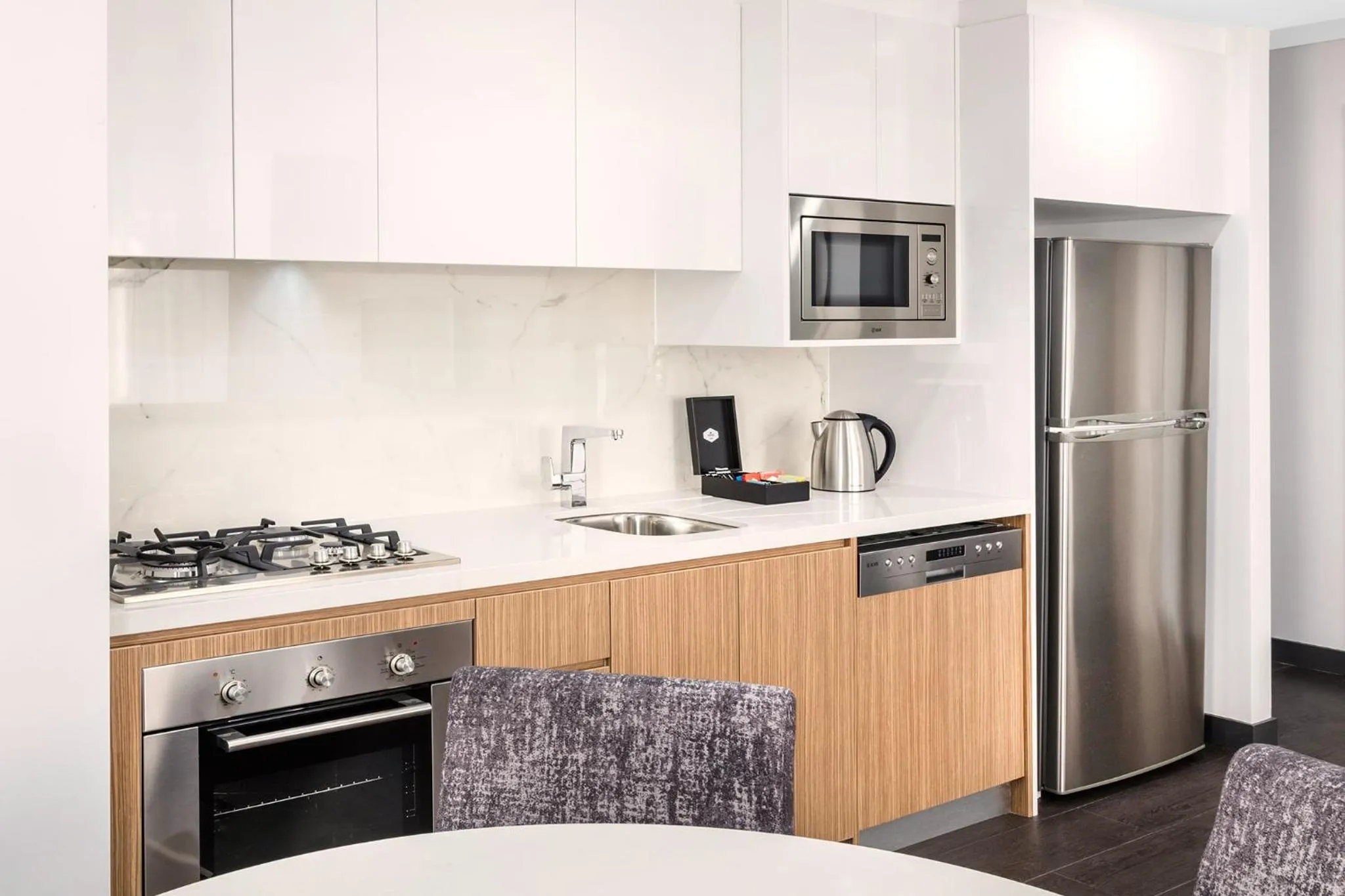 Kitchen or kitchenette in Meriton Suites Chatswood