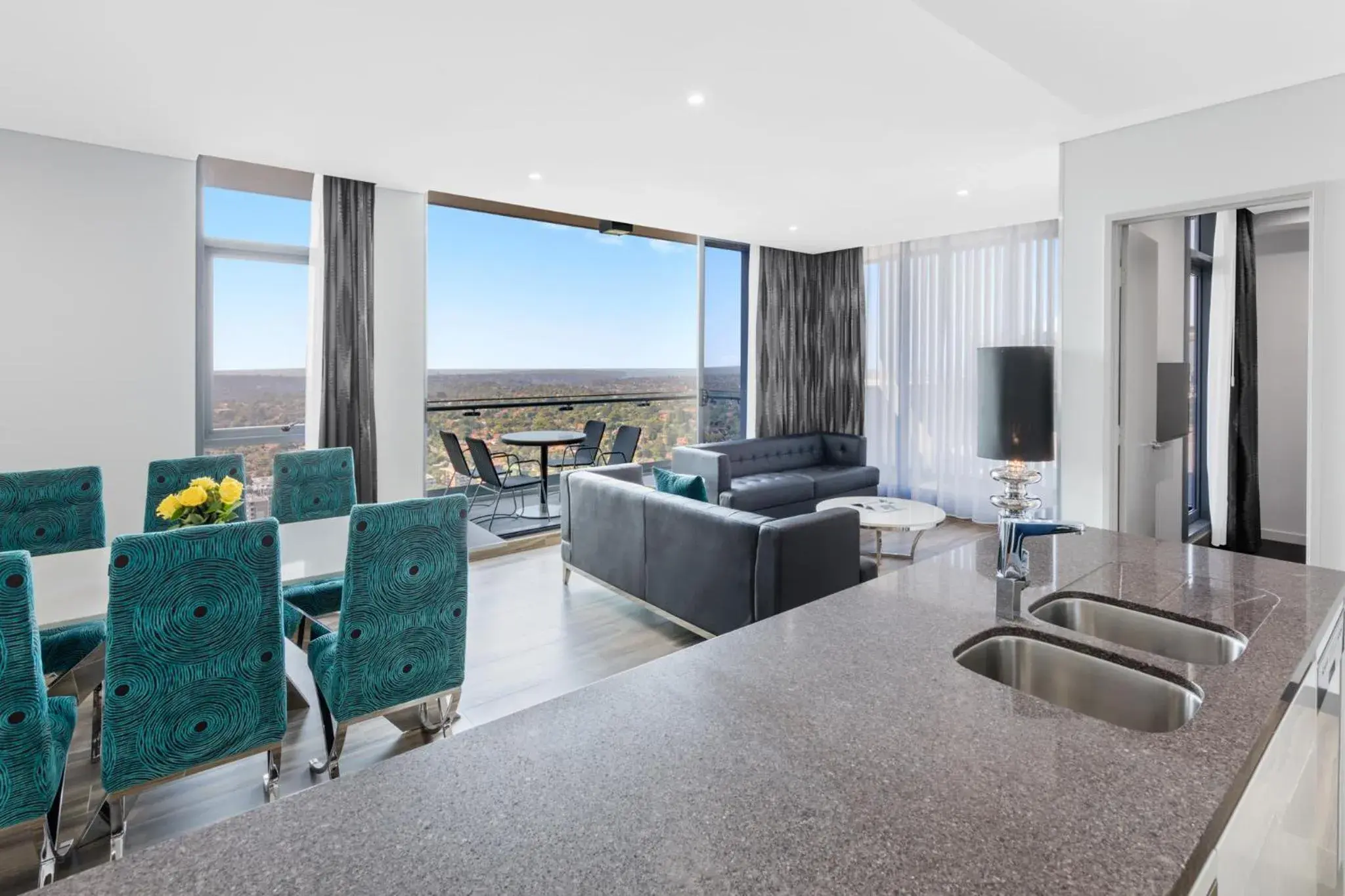 Three Bedroom Altitude Suite in Meriton Suites Chatswood Three Bedroom Altitude Suite in Meriton Suites Chatswood