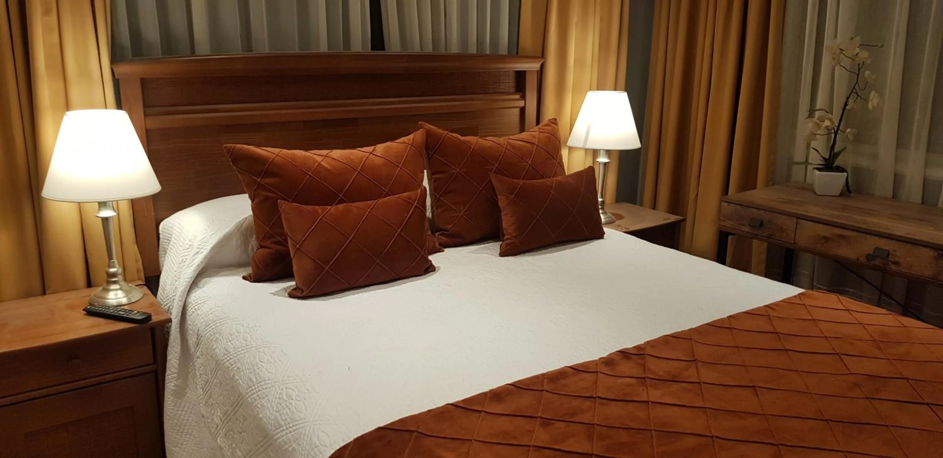 Bed in Hotel Puerta del Lago