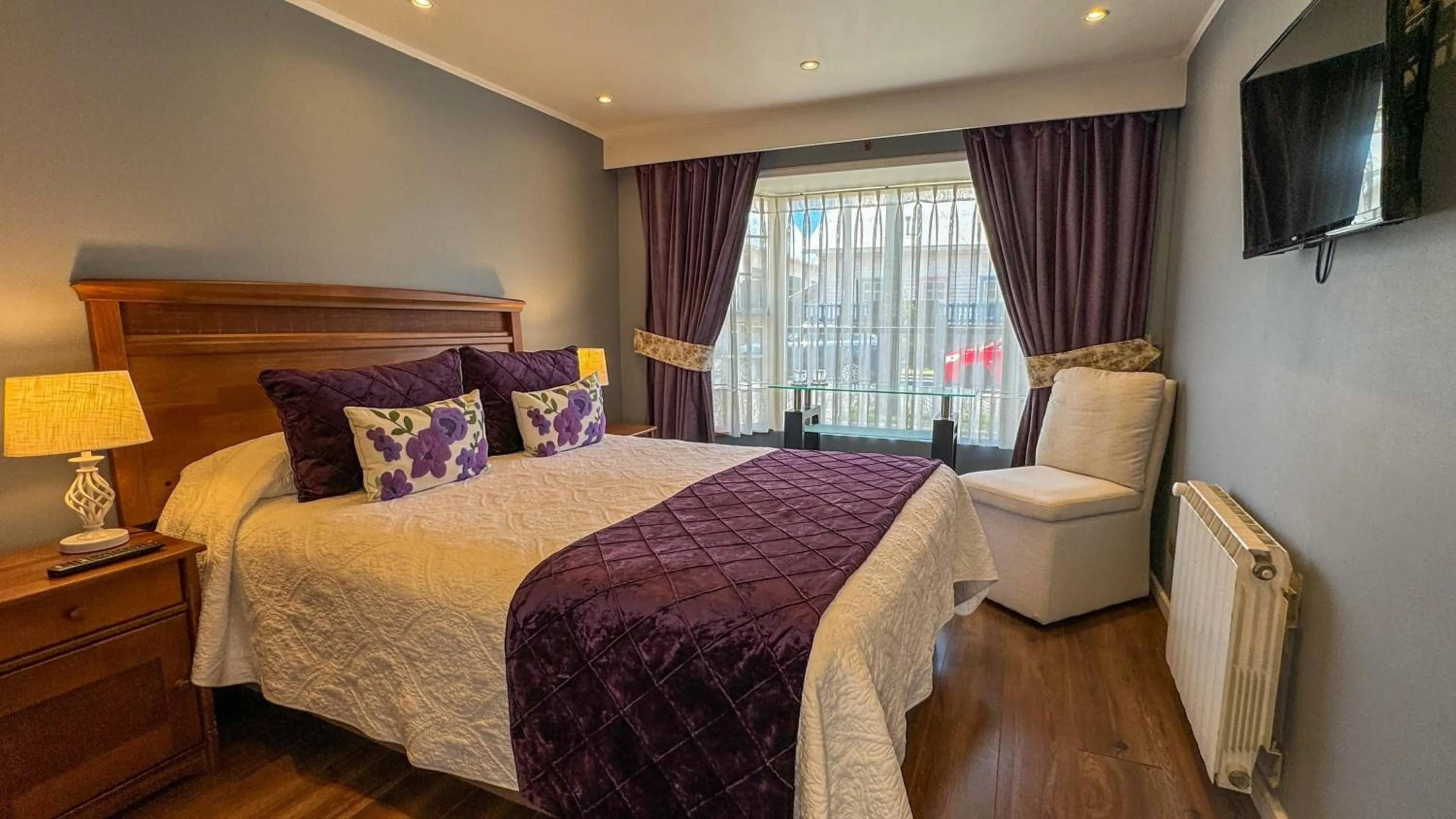 Bed in Hotel Puerta del Lago