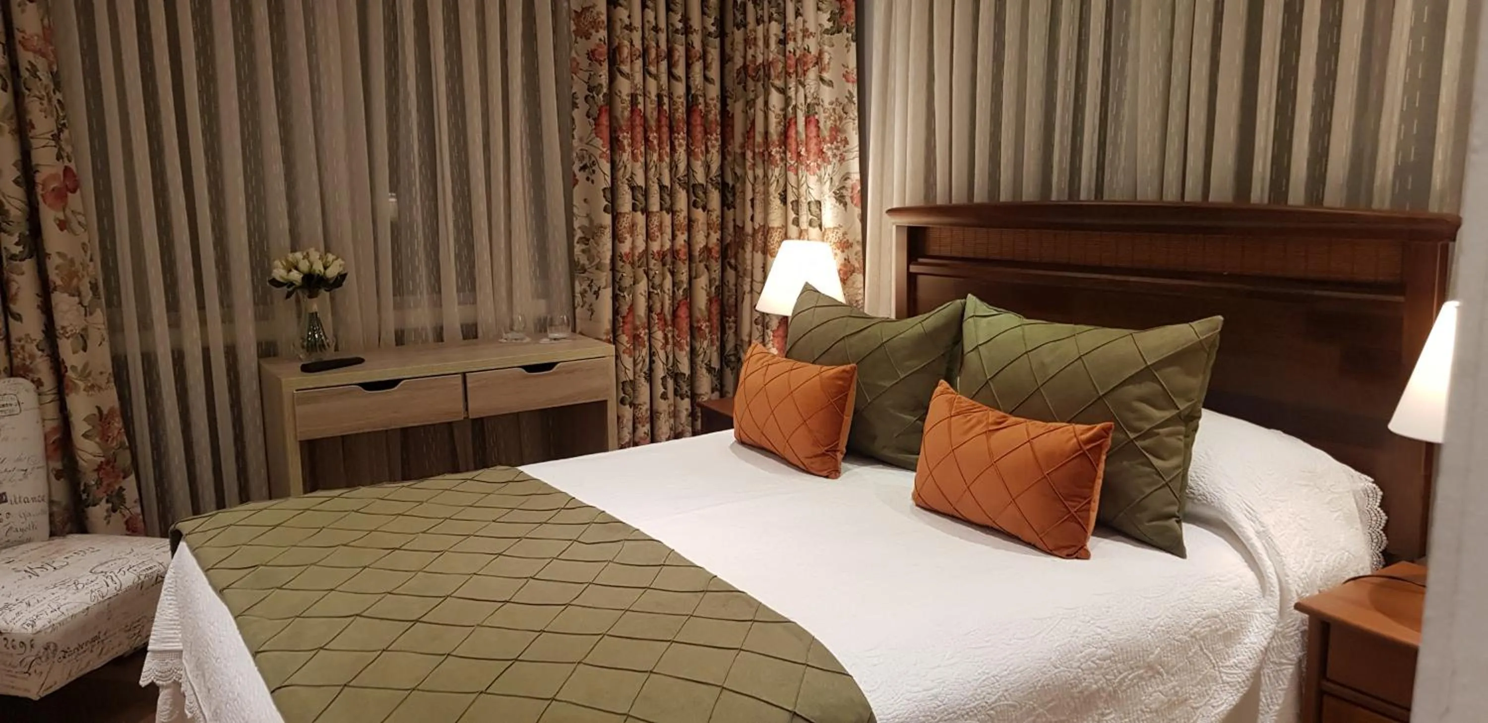 Bed in Hotel Puerta del Lago