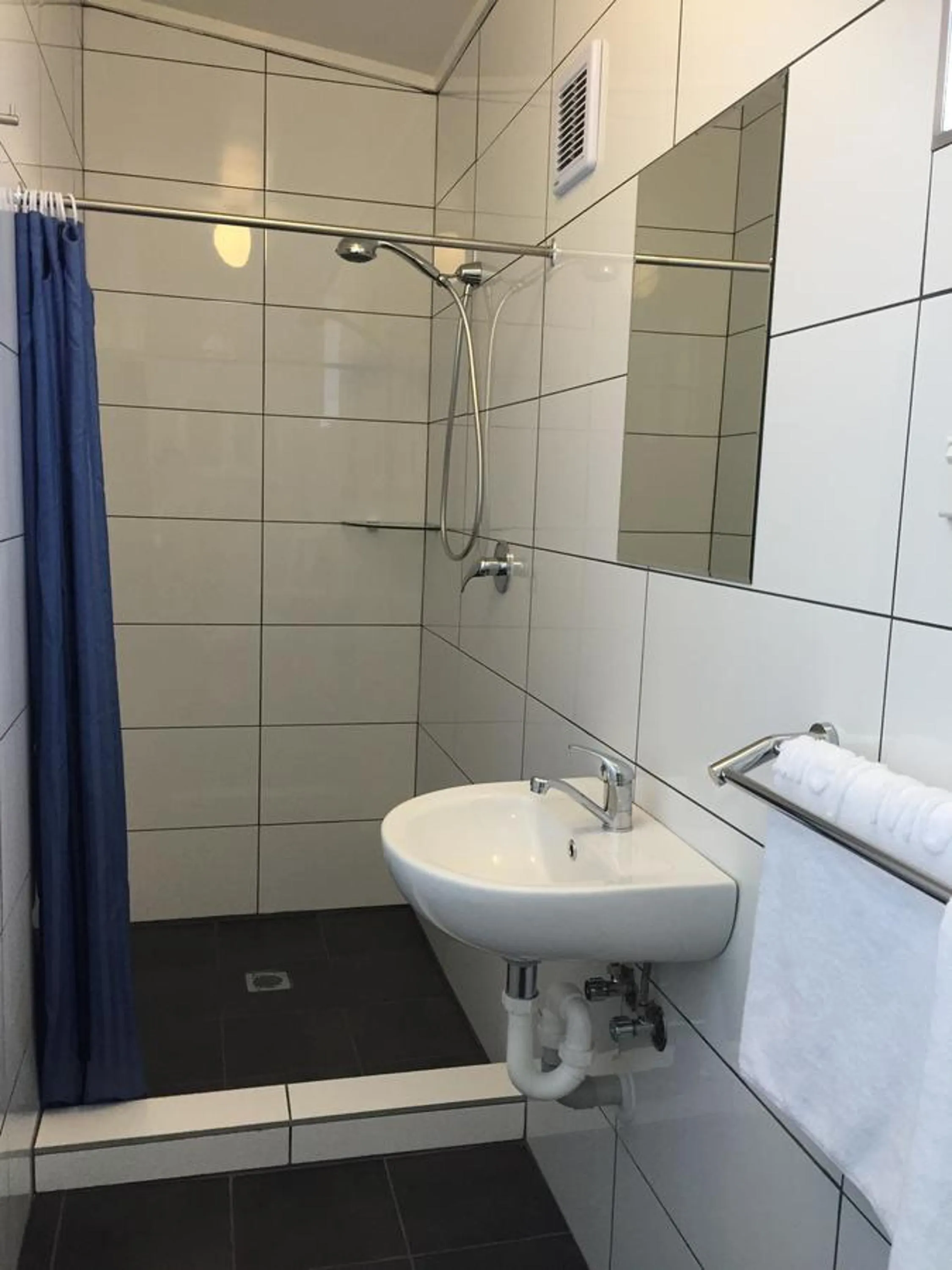 Bathroom in Lithgow Valley Motel