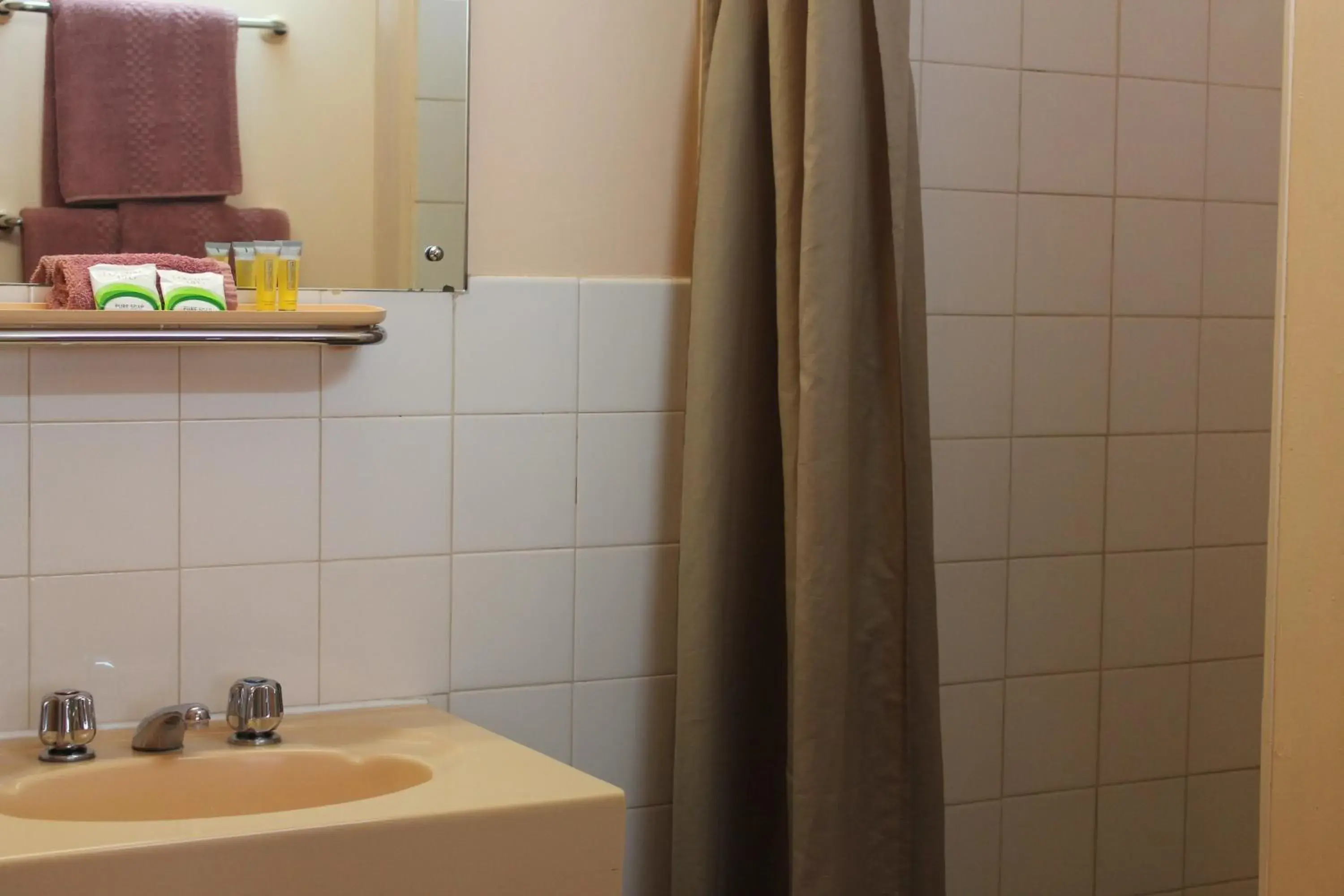 Economy Double or Twin Room in Econo Lodge Port Augusta Economy Double or Twin Room in Econo Lodge Port Augusta