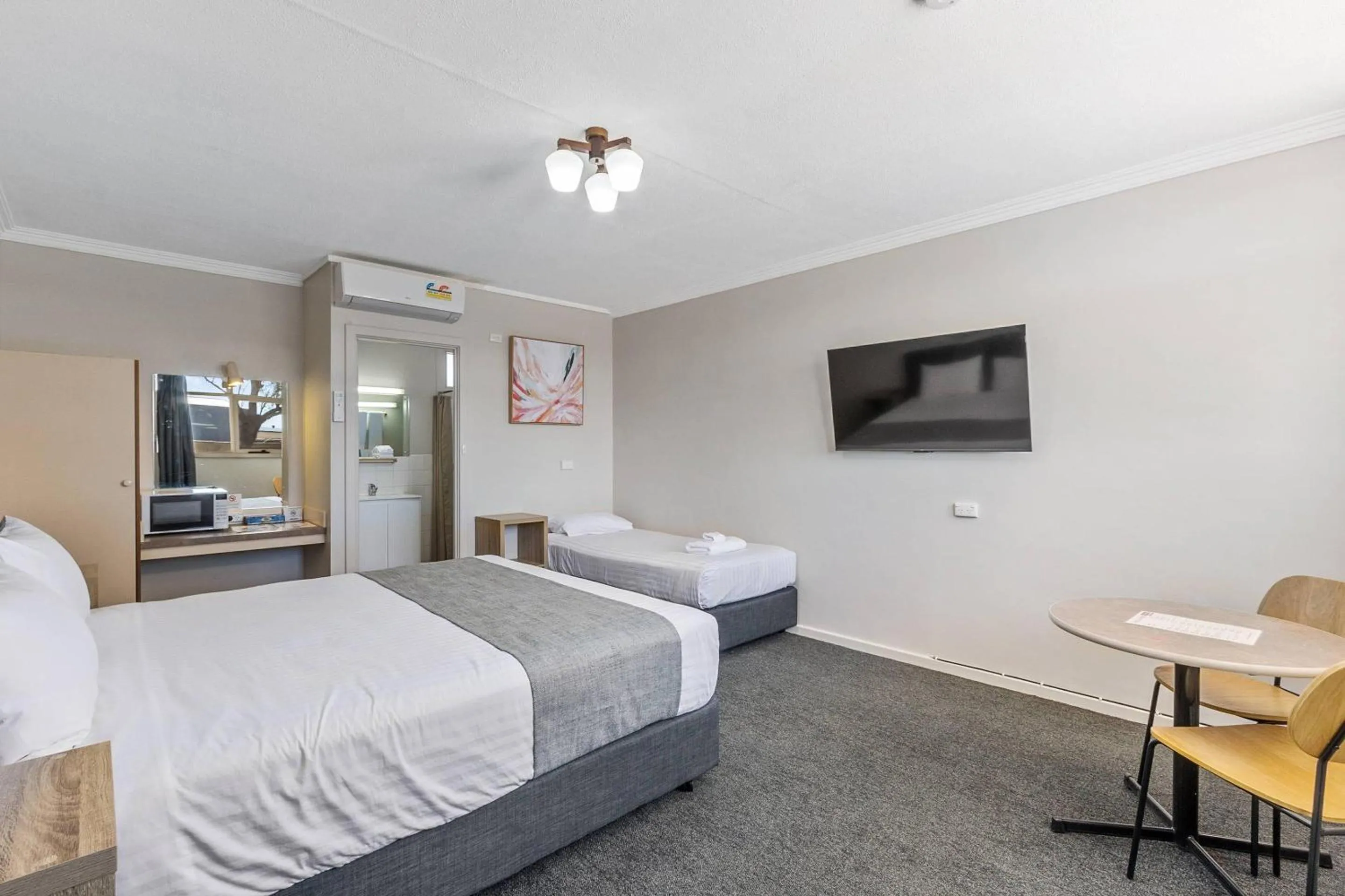 Bedroom, Bed in Econo Lodge Port Augusta