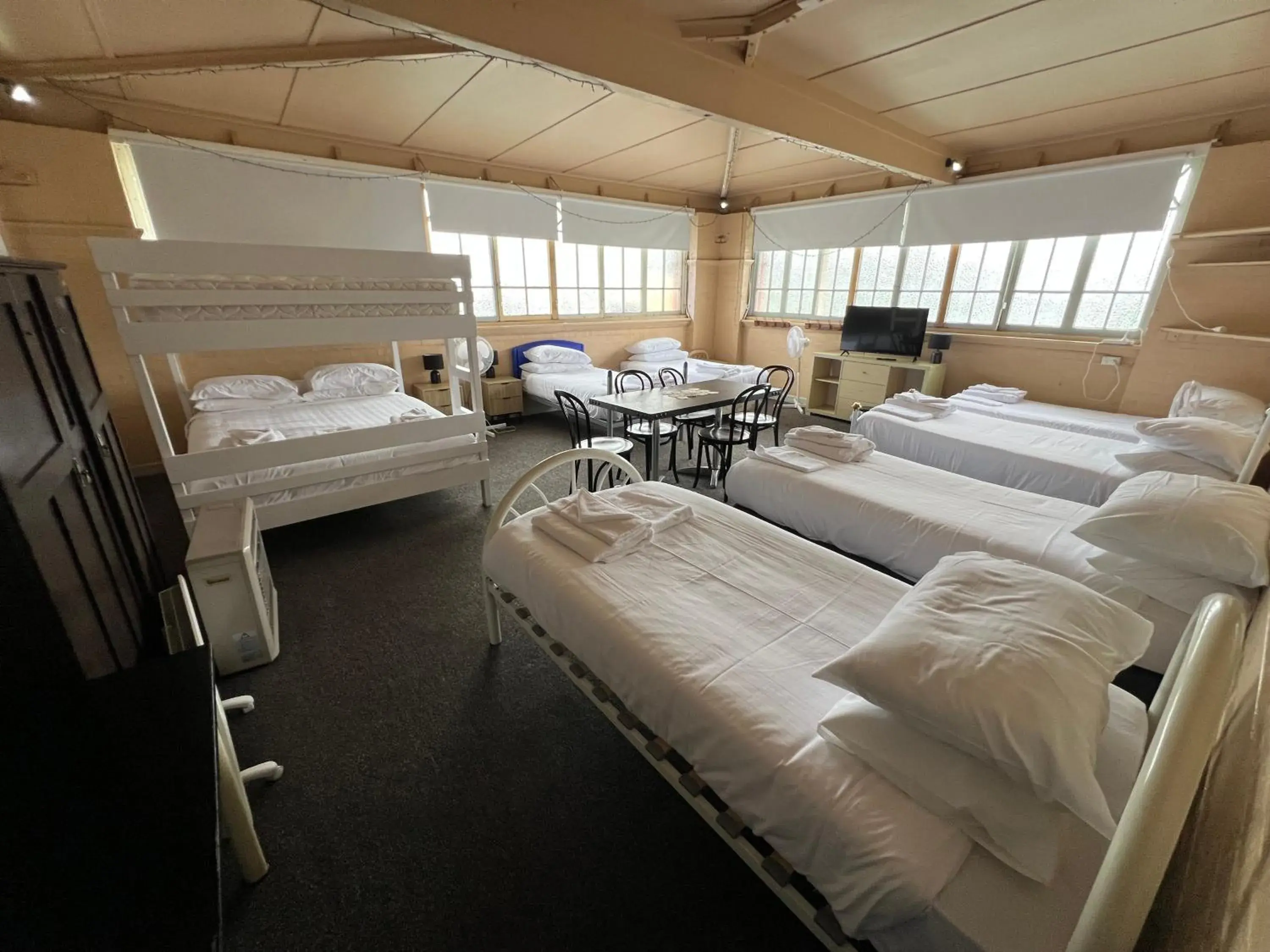 8-Bed Mixed Dormitory Room in The Gordon 8-Bed Mixed Dormitory Room in The Gordon