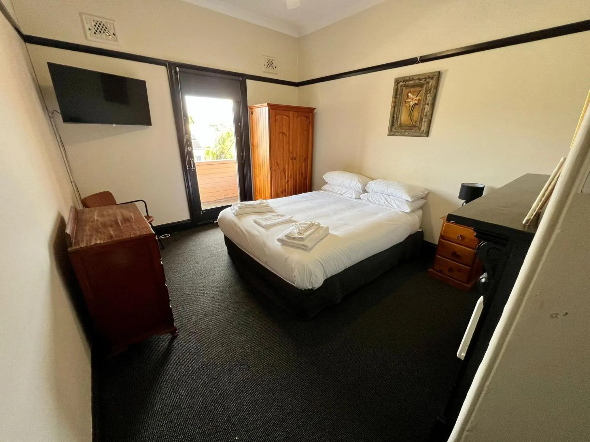 Queen Room with Balcony in The Gordon