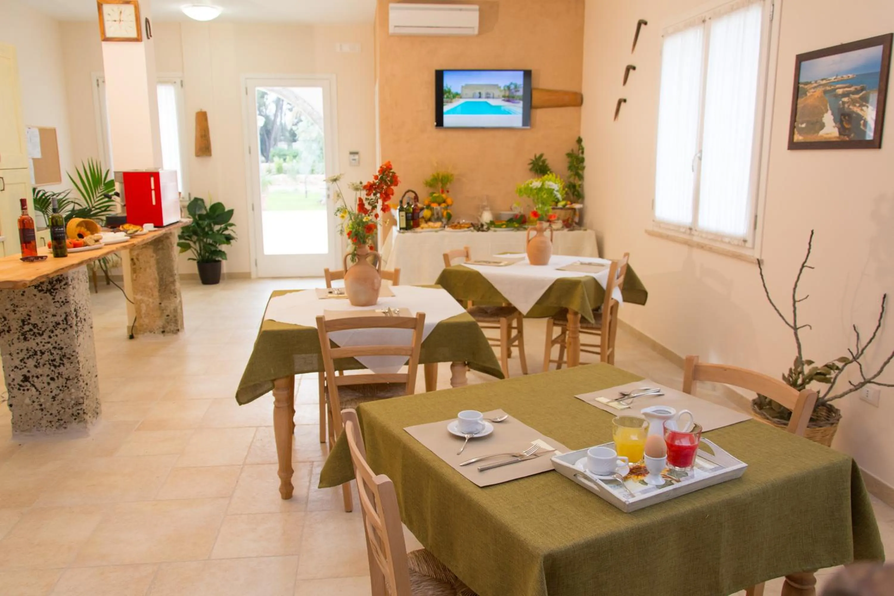 Communal lounge/ TV room in Relais Tenuta Campì