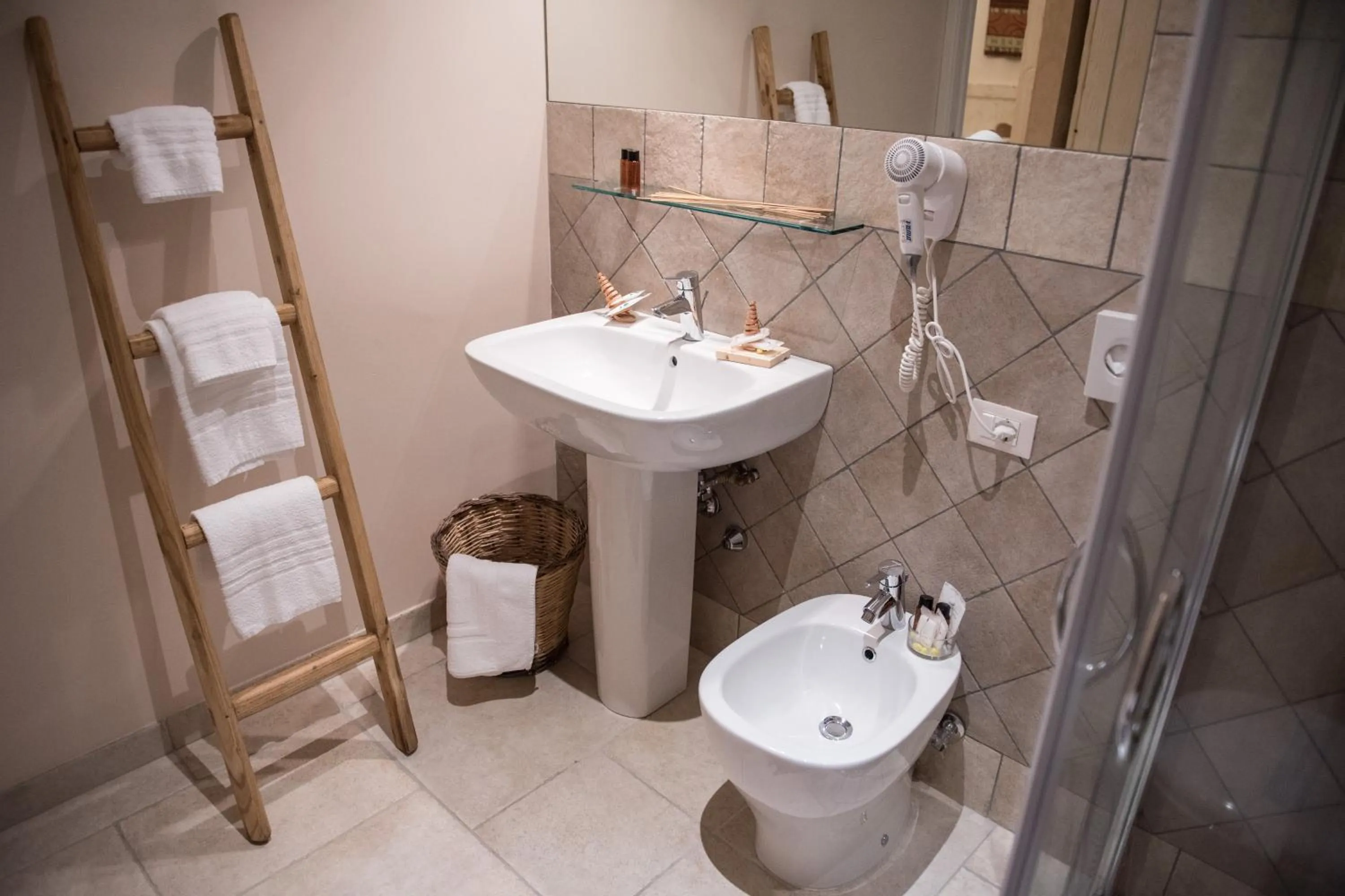 Shower in Relais Tenuta Campì